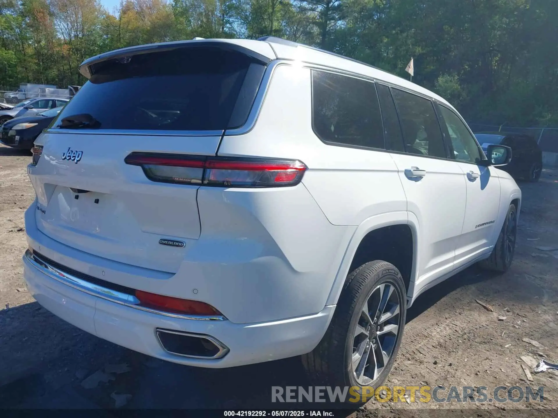 4 Photograph of a damaged car 1C4RJKDG9N8532220 JEEP GRAND CHEROKEE L 2022