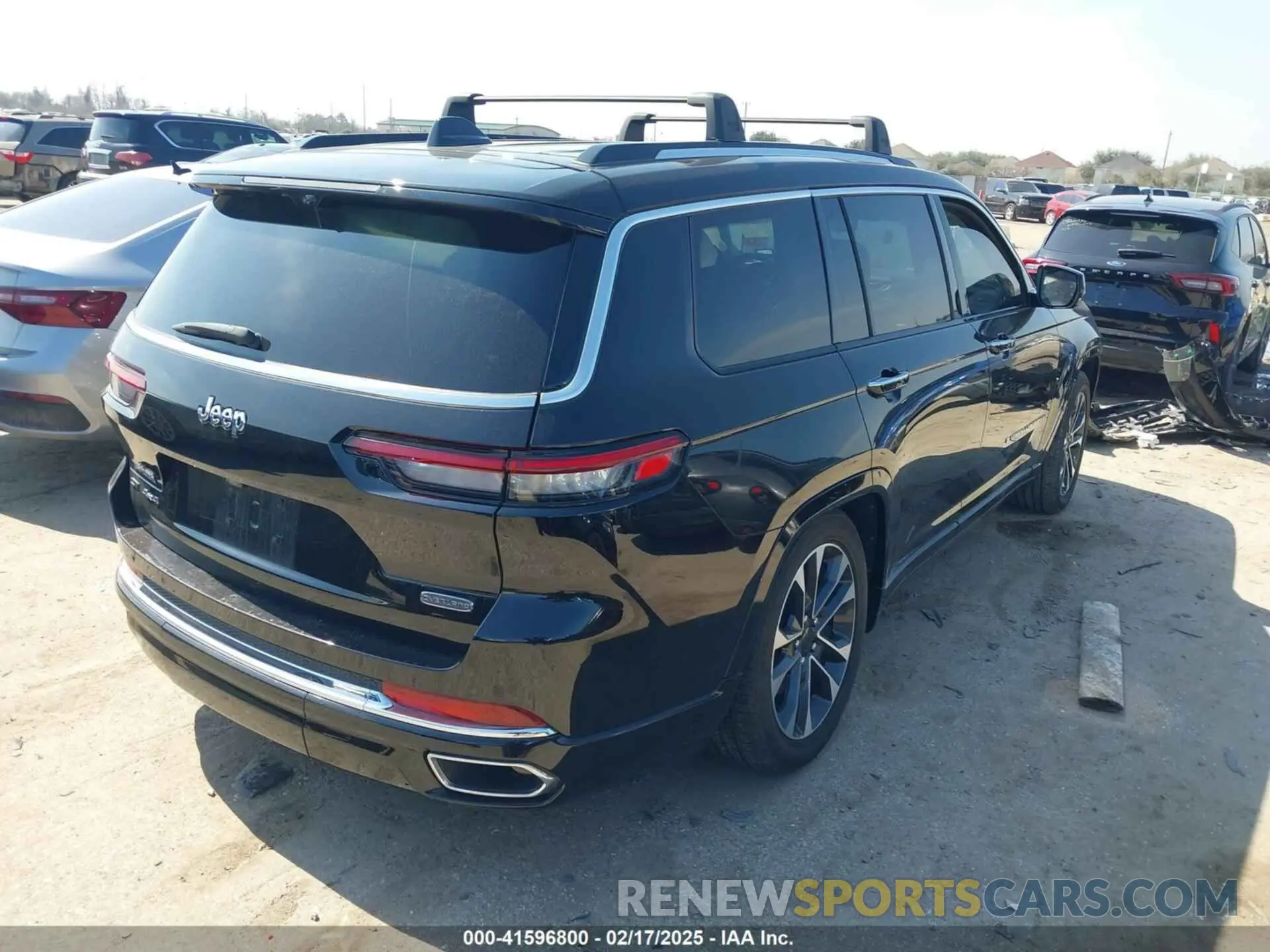 4 Photograph of a damaged car 1C4RJKDT5N8528212 JEEP GRAND CHEROKEE L 2022