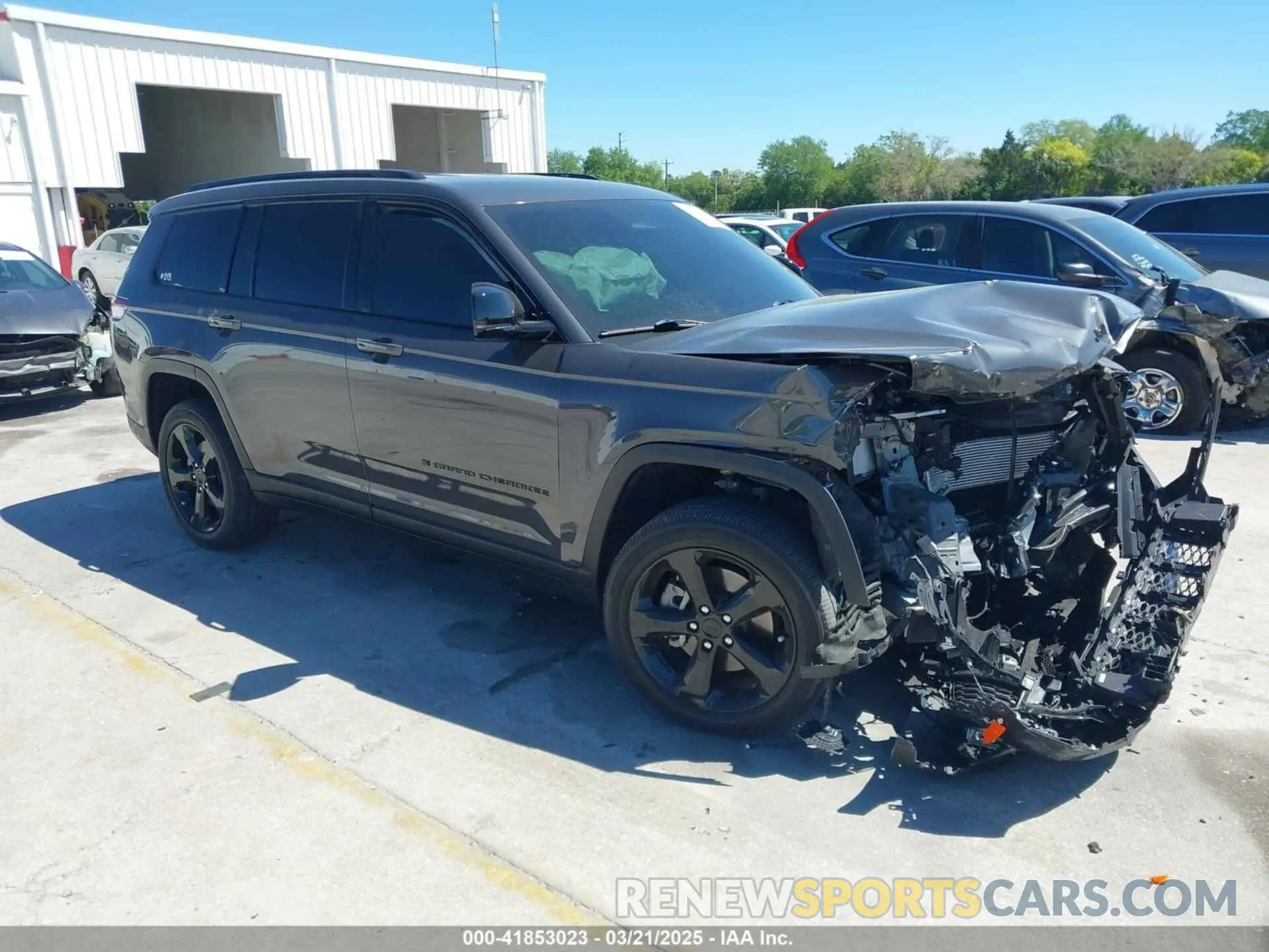 1 Фотография поврежденного автомобиля 1C4RJJAG0P8814120 JEEP GRAND CHEROKEE L 2023