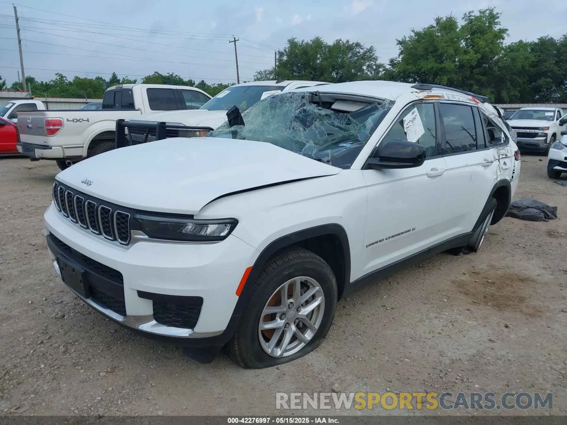2 Photograph of a damaged car 1C4RJJAG3P8835480 JEEP GRAND CHEROKEE L 2023