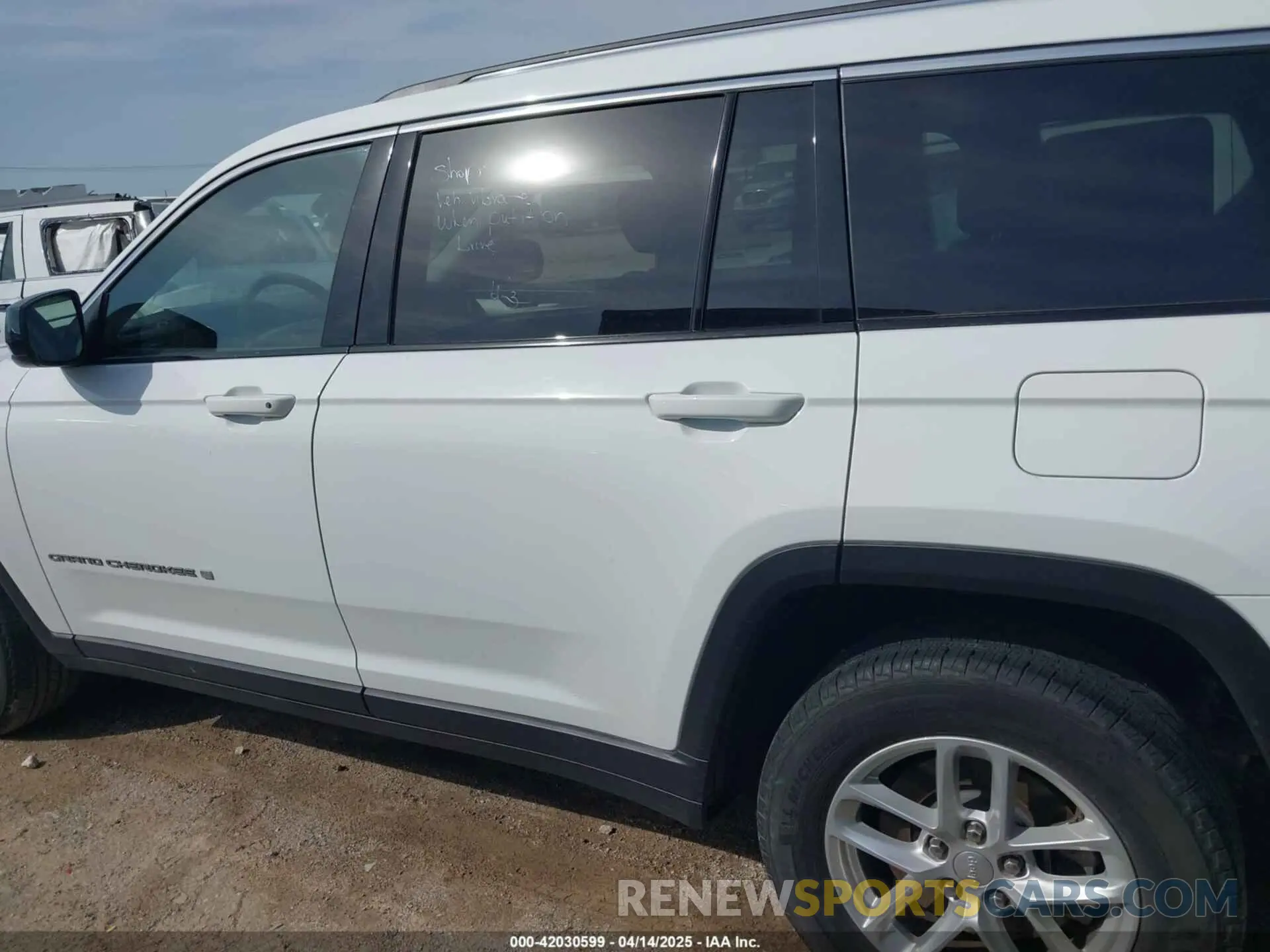 14 Photograph of a damaged car 1C4RJJAG3P8867331 JEEP GRAND CHEROKEE L 2023