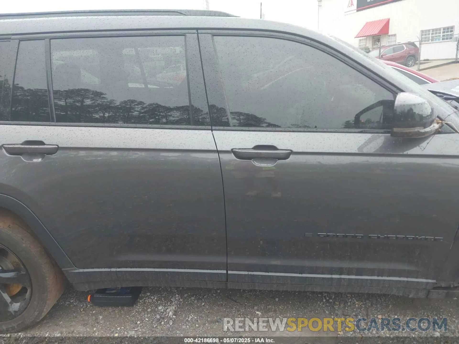 13 Photograph of a damaged car 1C4RJJAG4P8836508 JEEP GRAND CHEROKEE L 2023