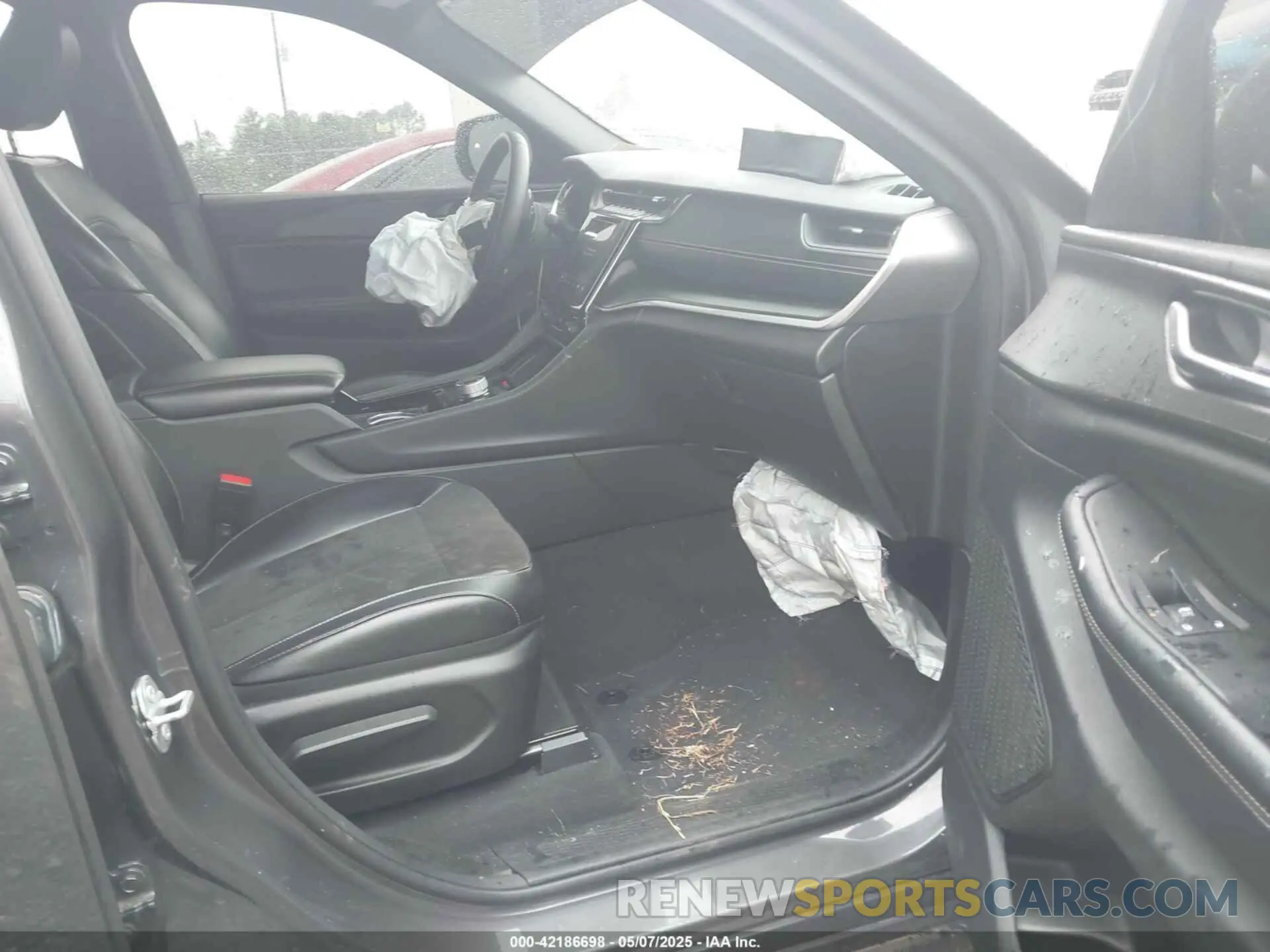5 Photograph of a damaged car 1C4RJJAG4P8836508 JEEP GRAND CHEROKEE L 2023