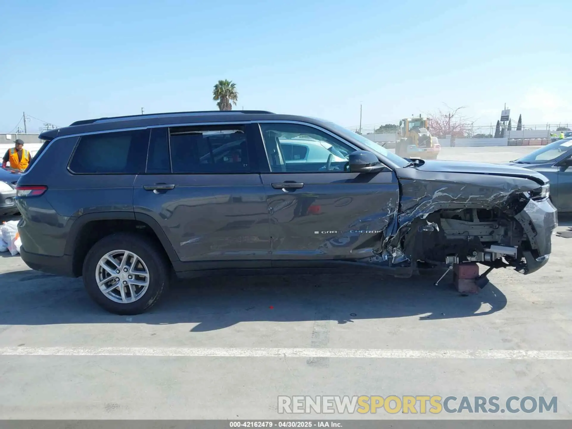 13 Photograph of a damaged car 1C4RJJAG6P8869591 JEEP GRAND CHEROKEE L 2023