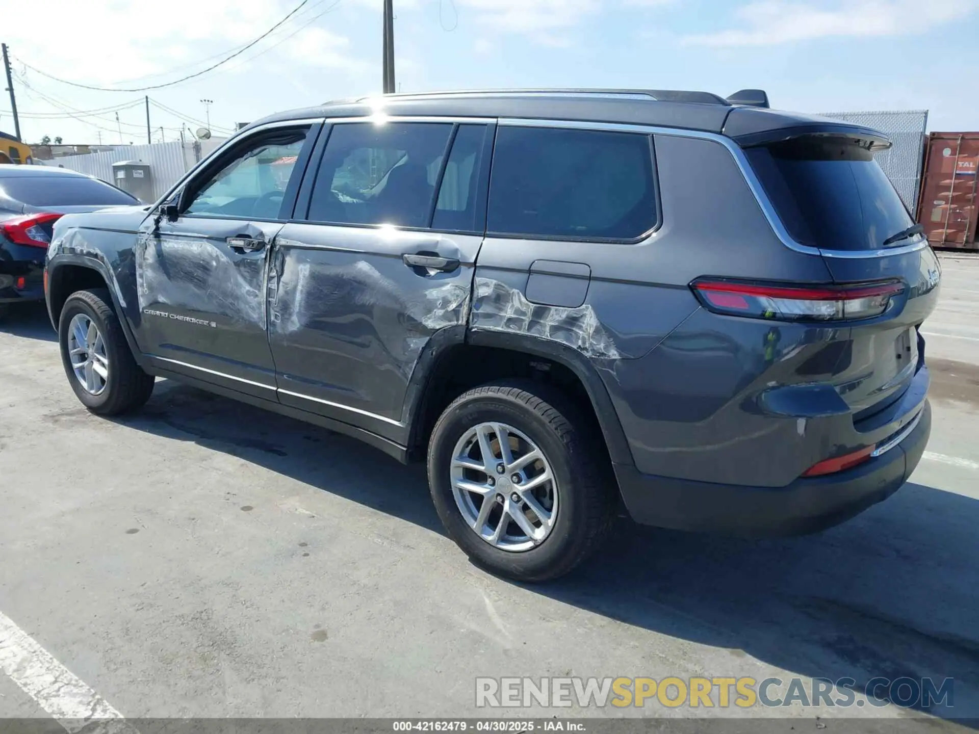 3 Photograph of a damaged car 1C4RJJAG6P8869591 JEEP GRAND CHEROKEE L 2023
