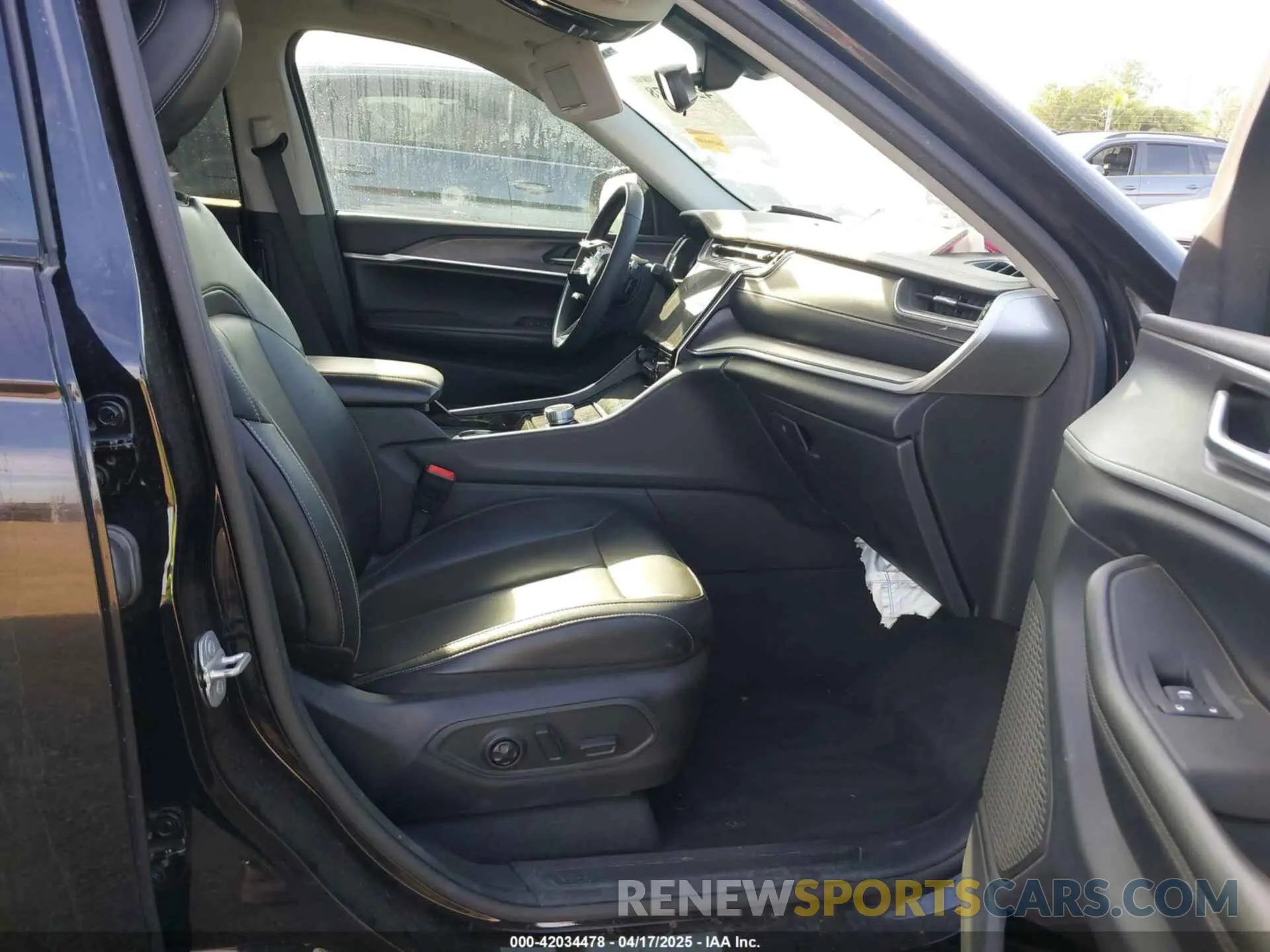 5 Фотография поврежденного автомобиля 1C4RJJBG4P8811817 JEEP GRAND CHEROKEE L 2023