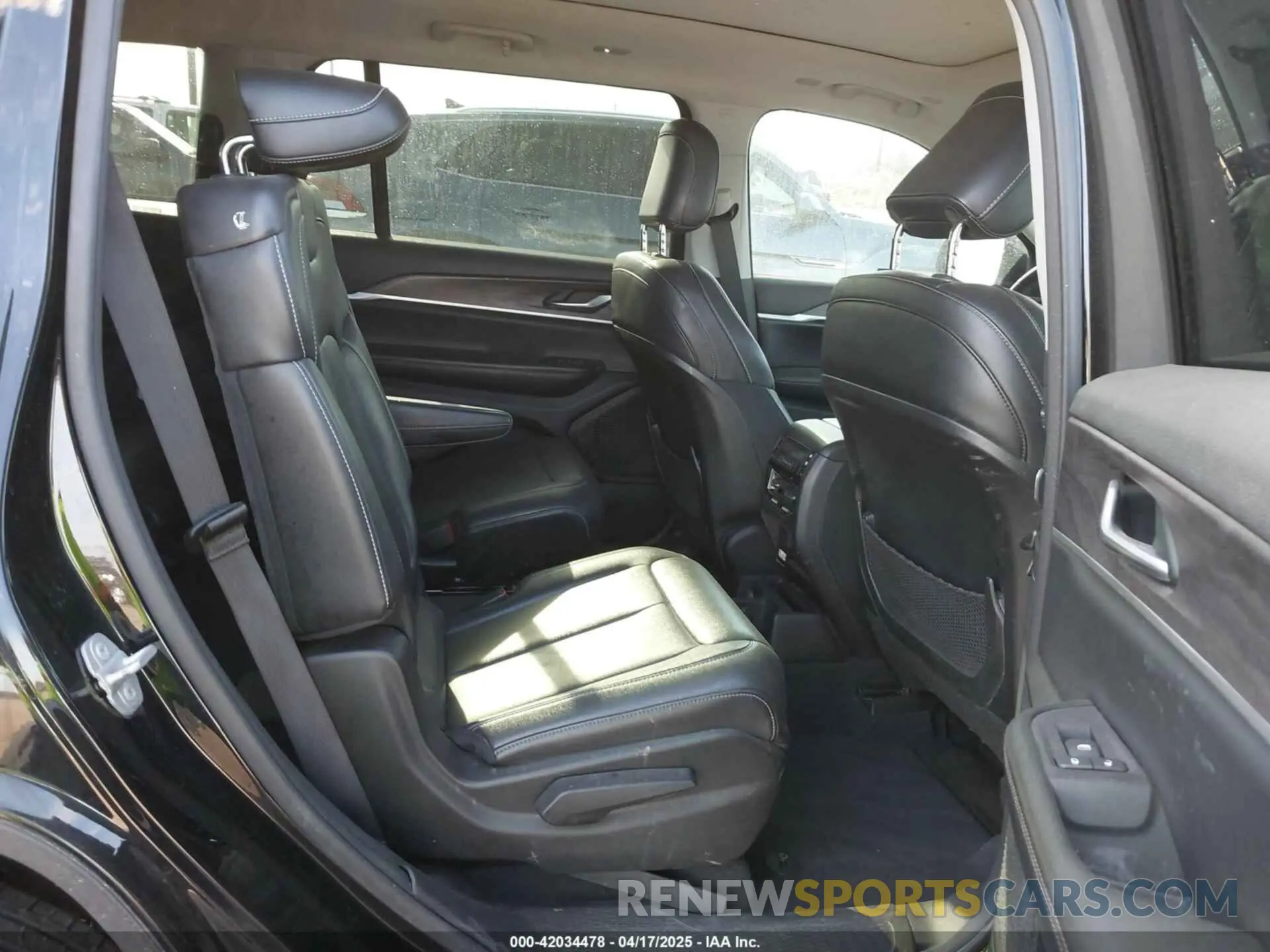 8 Фотография поврежденного автомобиля 1C4RJJBG4P8811817 JEEP GRAND CHEROKEE L 2023