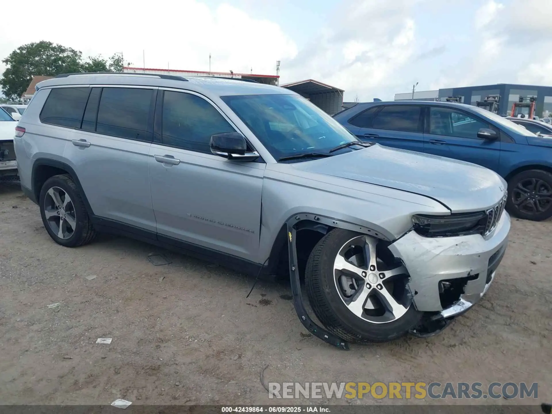 1 Фотография поврежденного автомобиля 1C4RJJBG6P8843393 JEEP GRAND CHEROKEE L 2023