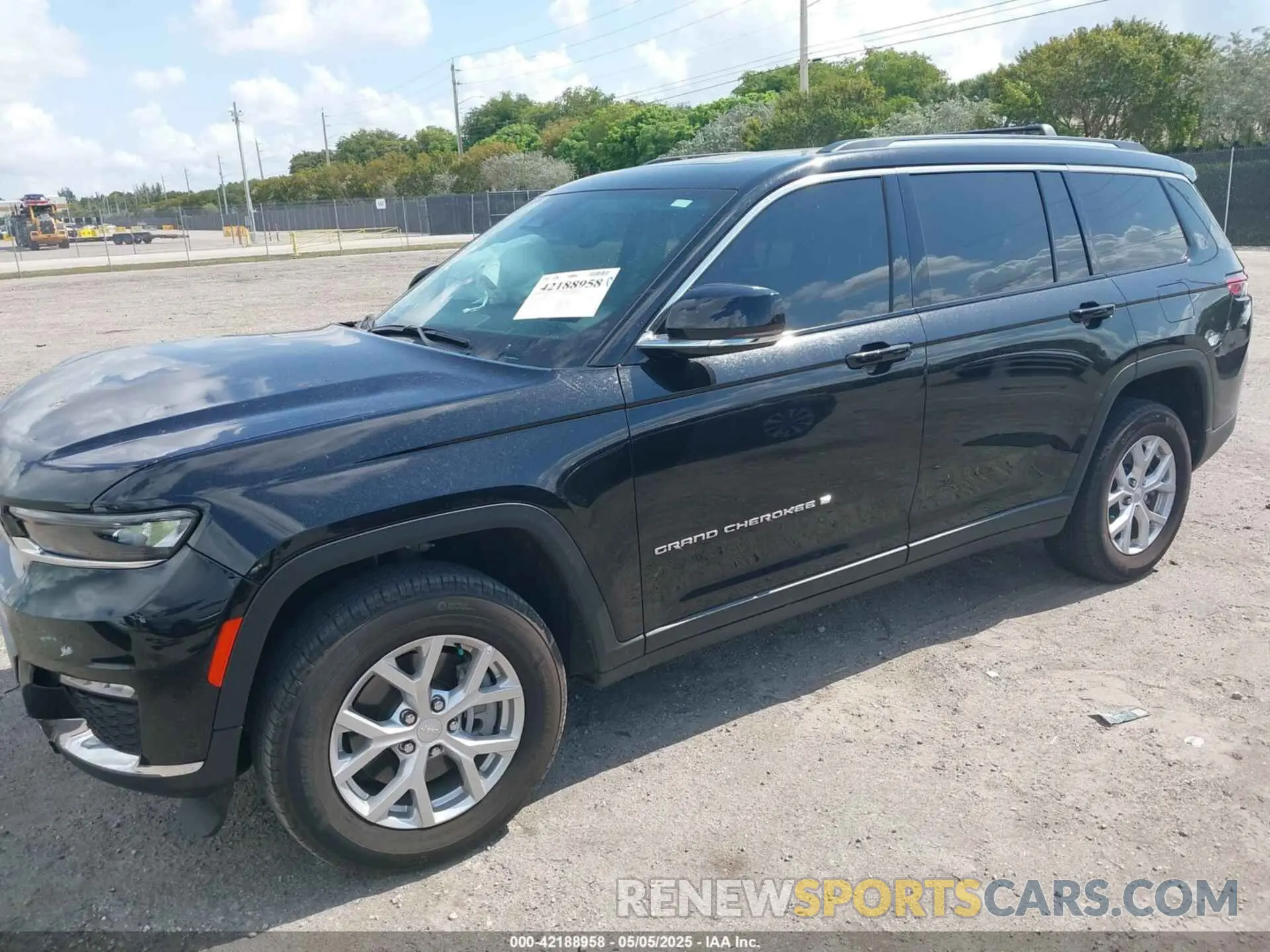 2 Photograph of a damaged car 1C4RJJBG7P8843712 JEEP GRAND CHEROKEE L 2023