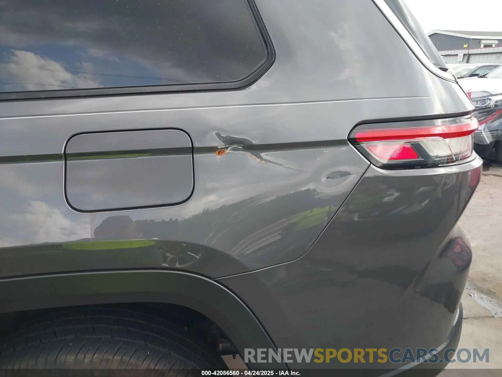 12 Photograph of a damaged car 1C4RJJBG8P8746051 JEEP GRAND CHEROKEE L 2023