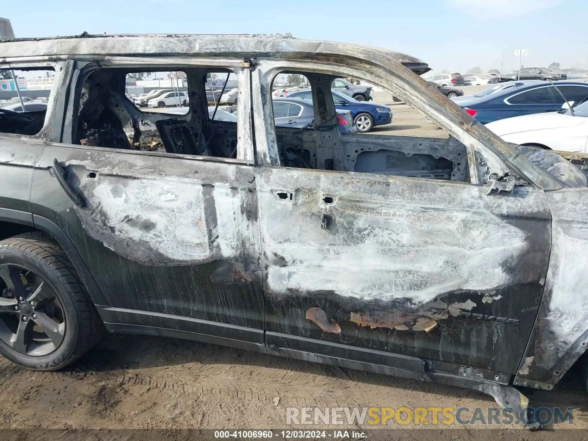 12 Photograph of a damaged car 1C4RJJBG9P8106477 JEEP GRAND CHEROKEE L 2023