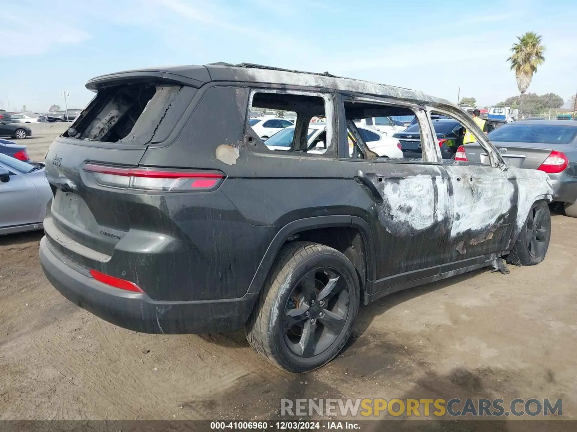 4 Photograph of a damaged car 1C4RJJBG9P8106477 JEEP GRAND CHEROKEE L 2023