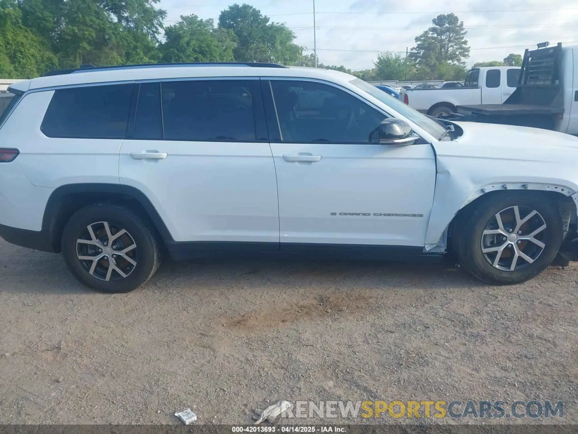 13 Фотография поврежденного автомобиля 1C4RJJBGXP8843705 JEEP GRAND CHEROKEE L 2023