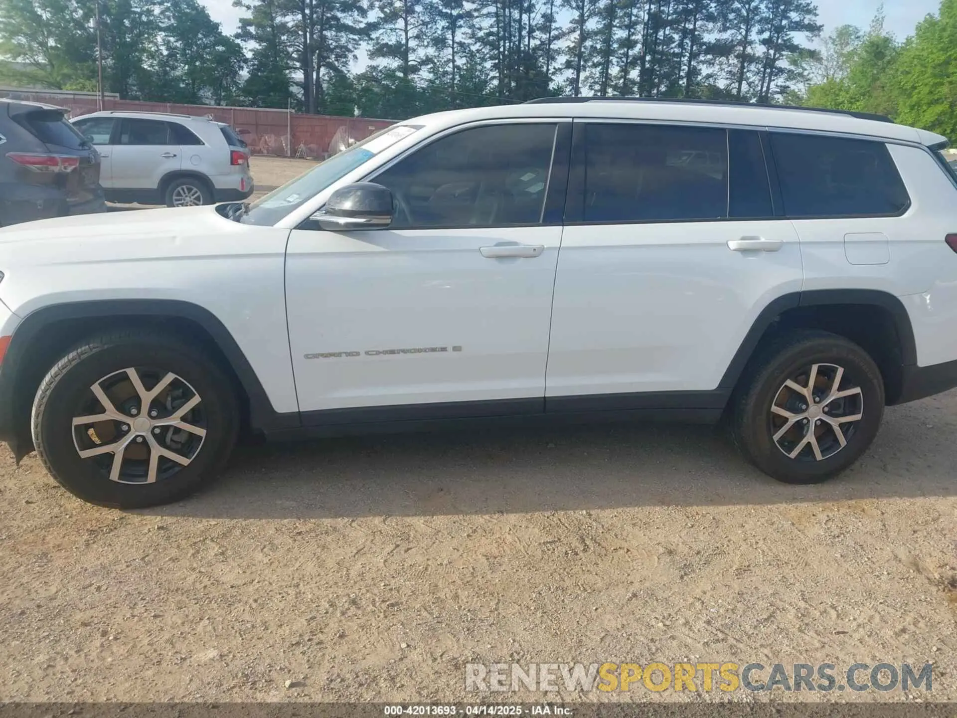 14 Фотография поврежденного автомобиля 1C4RJJBGXP8843705 JEEP GRAND CHEROKEE L 2023
