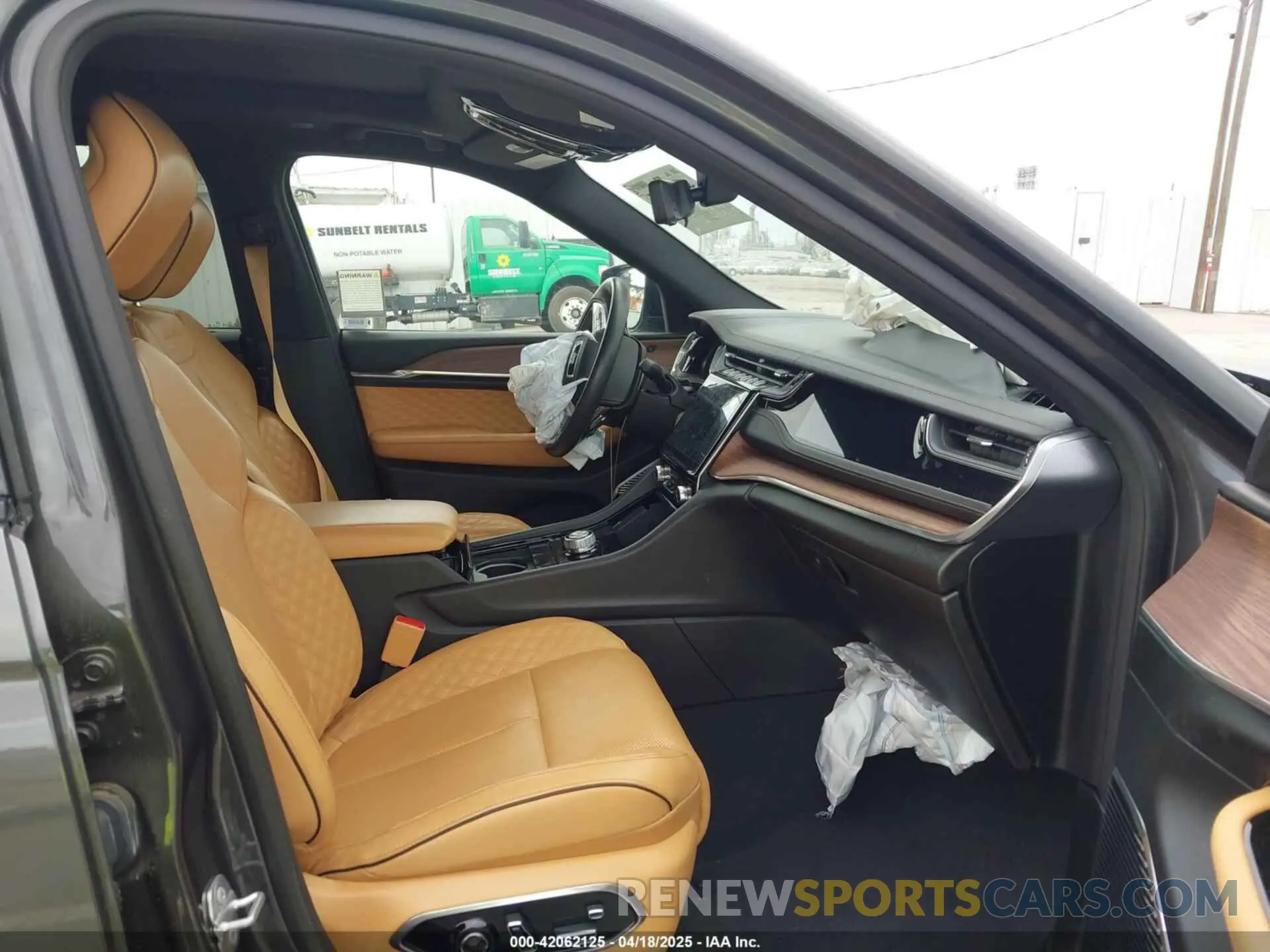5 Фотография поврежденного автомобиля 1C4RJJEG2P8703949 JEEP GRAND CHEROKEE L 2023