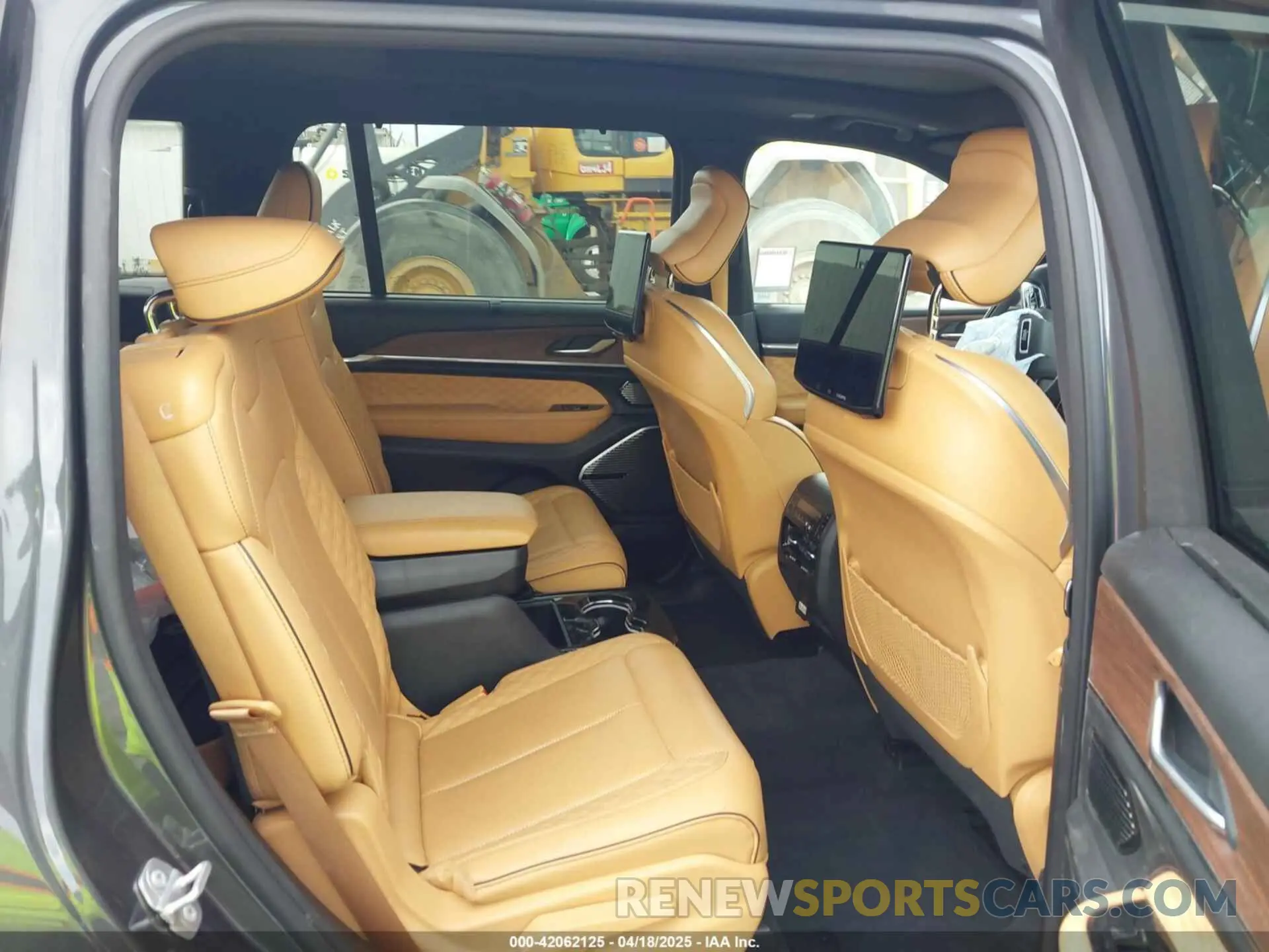 8 Фотография поврежденного автомобиля 1C4RJJEG2P8703949 JEEP GRAND CHEROKEE L 2023