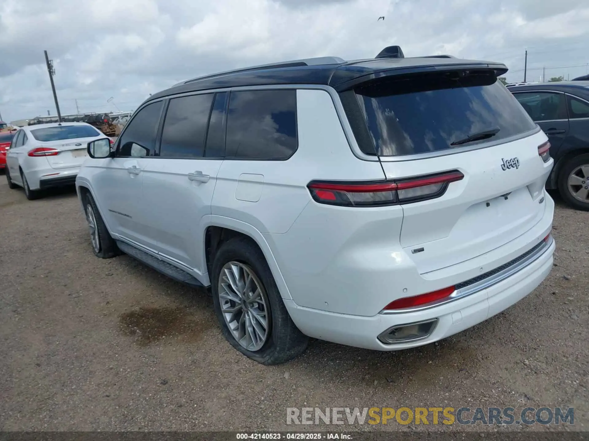 3 Photograph of a damaged car 1C4RJJEG3P8706777 JEEP GRAND CHEROKEE L 2023