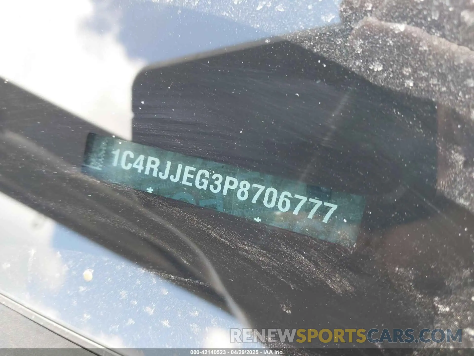 8 Photograph of a damaged car 1C4RJJEG3P8706777 JEEP GRAND CHEROKEE L 2023