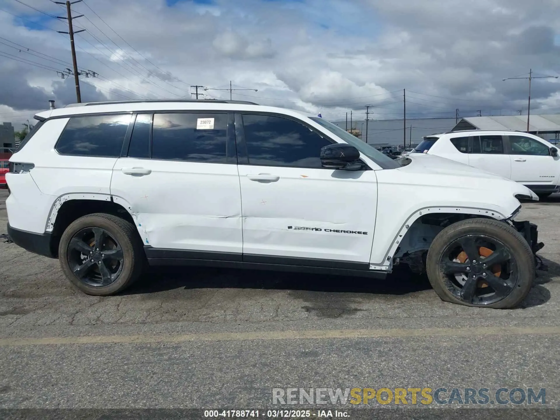 14 Photograph of a damaged car 1C4RJKAG0P8855367 JEEP GRAND CHEROKEE L 2023