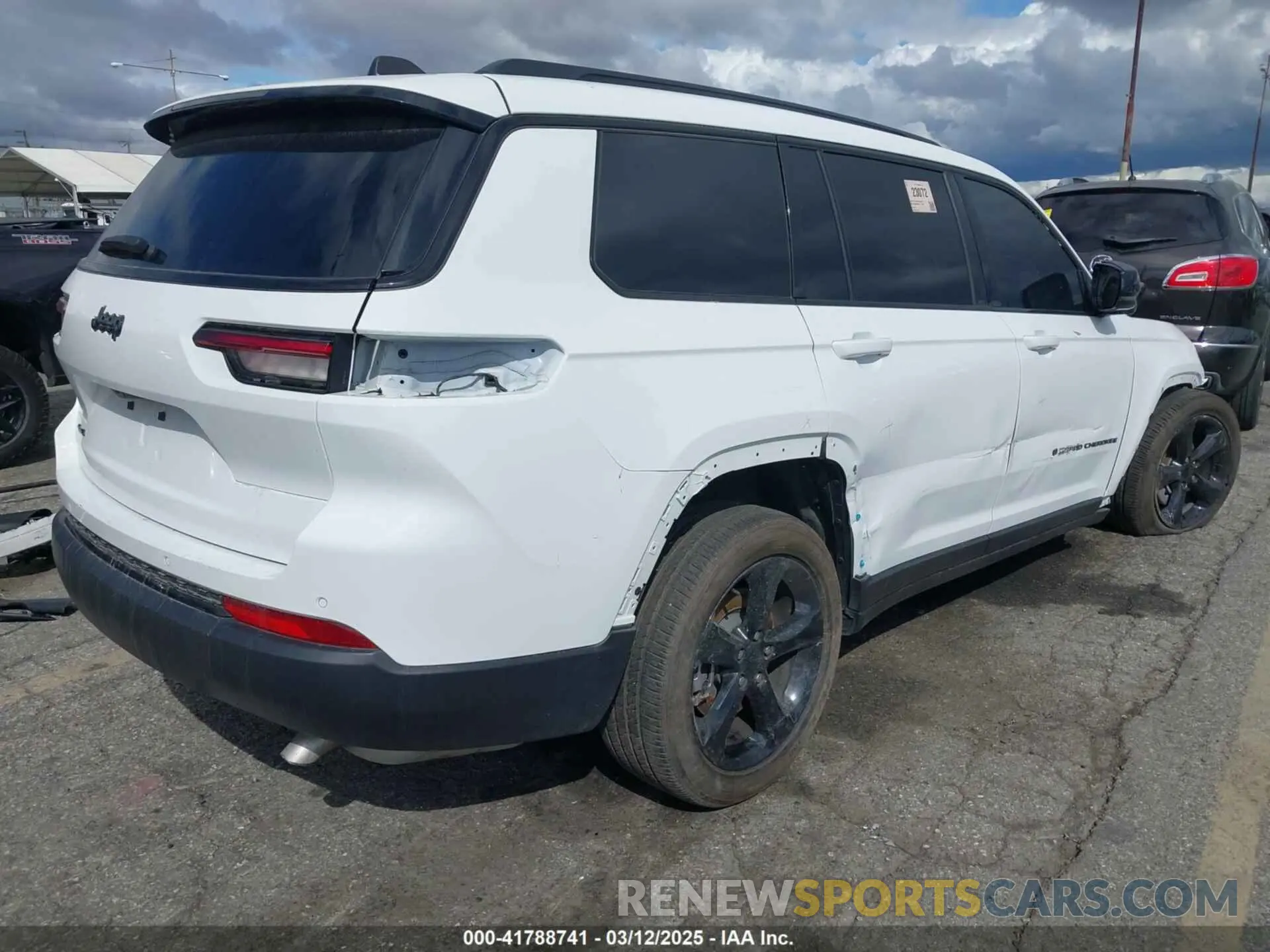 4 Photograph of a damaged car 1C4RJKAG0P8855367 JEEP GRAND CHEROKEE L 2023