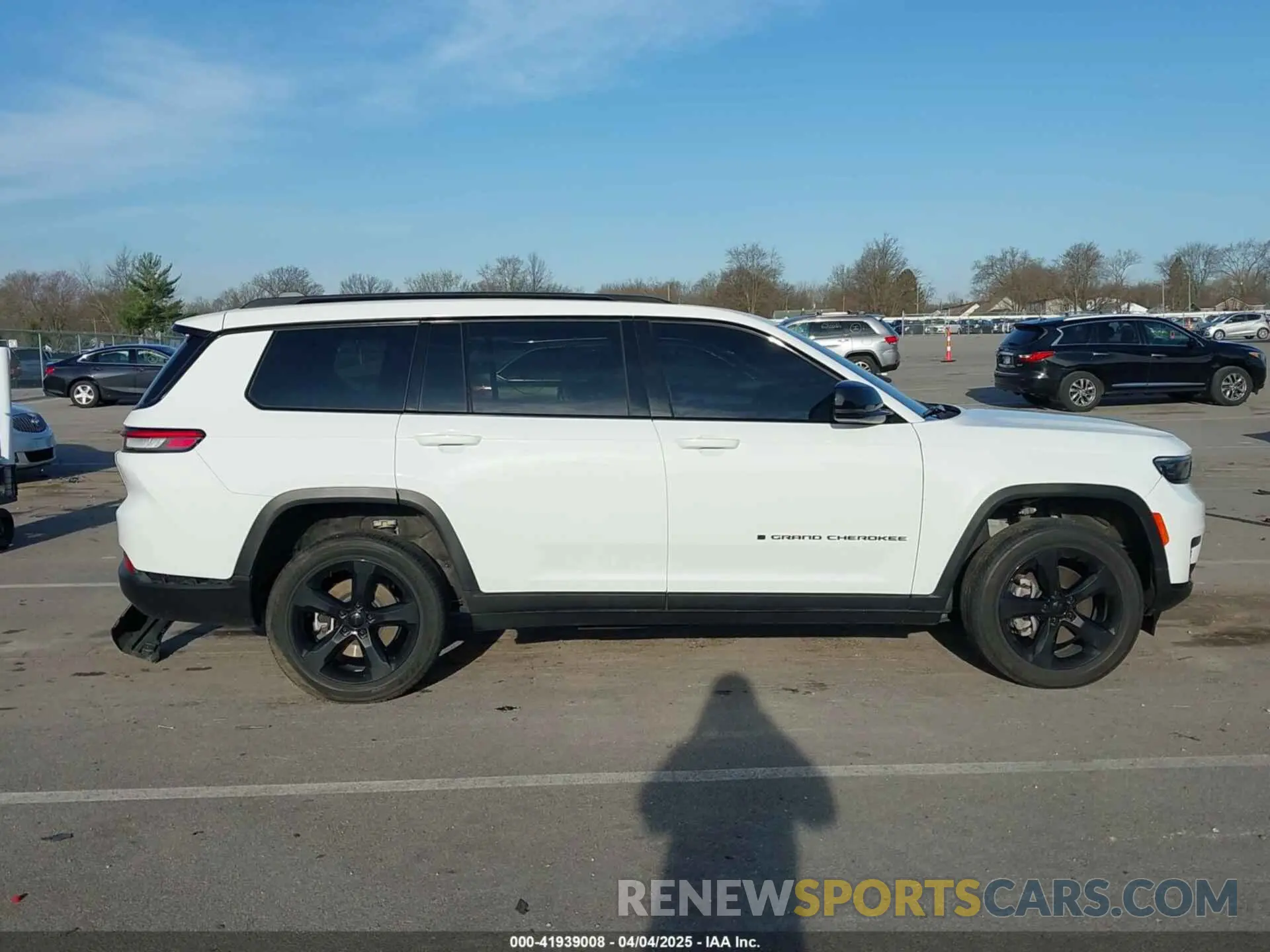 13 Photograph of a damaged car 1C4RJKAG0P8885422 JEEP GRAND CHEROKEE L 2023