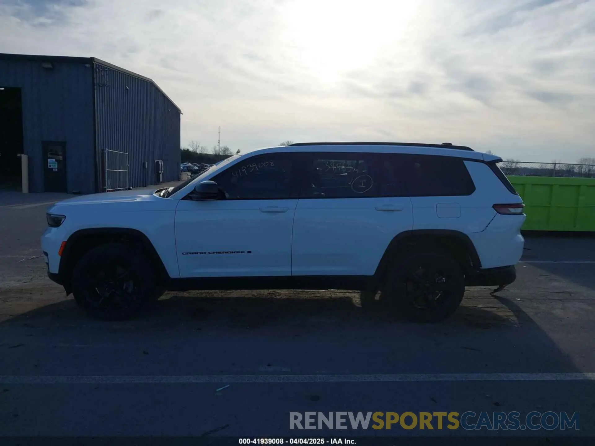 14 Photograph of a damaged car 1C4RJKAG0P8885422 JEEP GRAND CHEROKEE L 2023