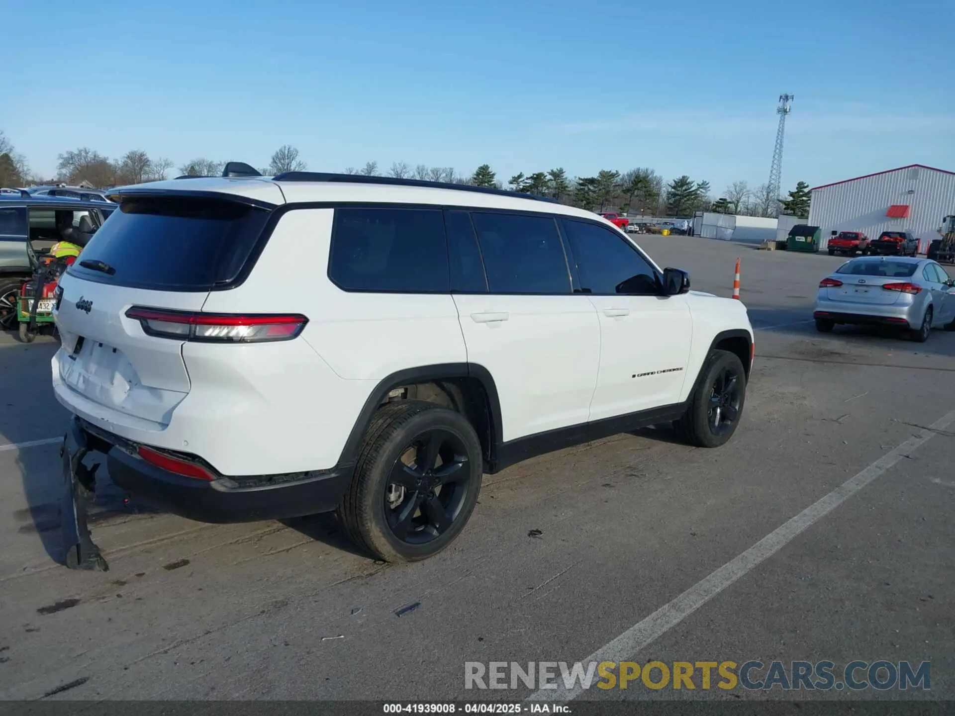 4 Photograph of a damaged car 1C4RJKAG0P8885422 JEEP GRAND CHEROKEE L 2023