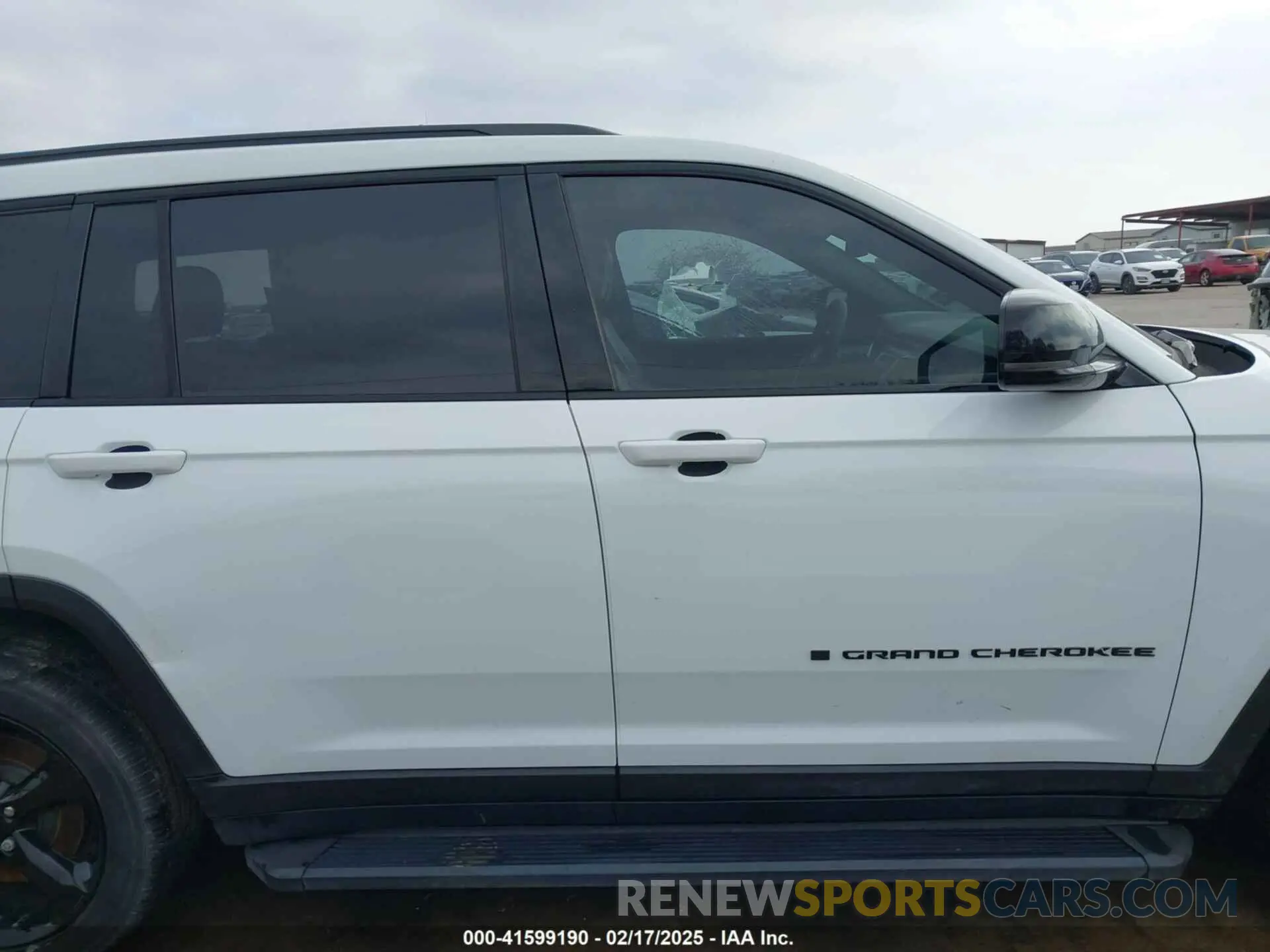 13 Photograph of a damaged car 1C4RJKAG1P8700942 JEEP GRAND CHEROKEE L 2023