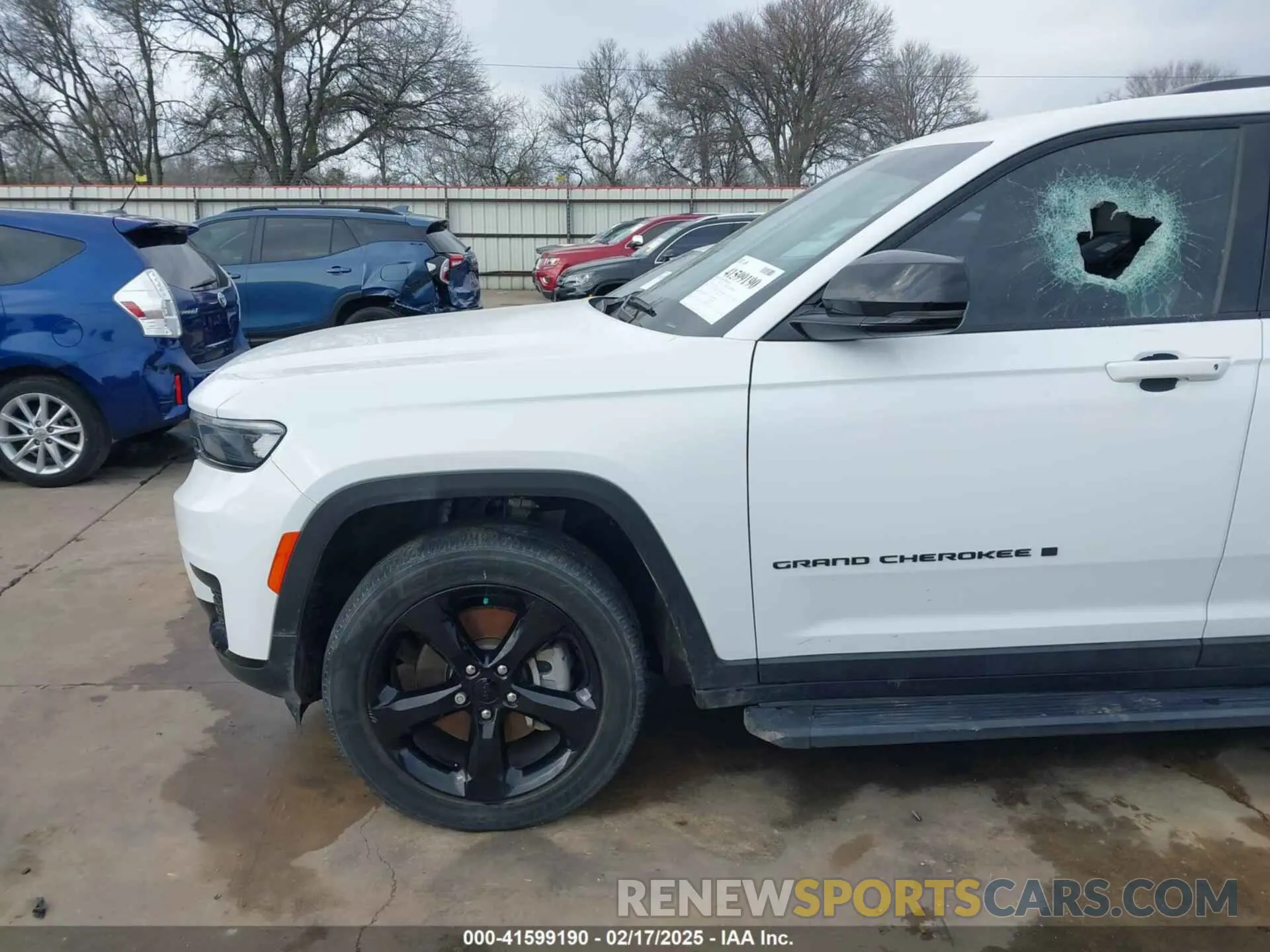 18 Photograph of a damaged car 1C4RJKAG1P8700942 JEEP GRAND CHEROKEE L 2023