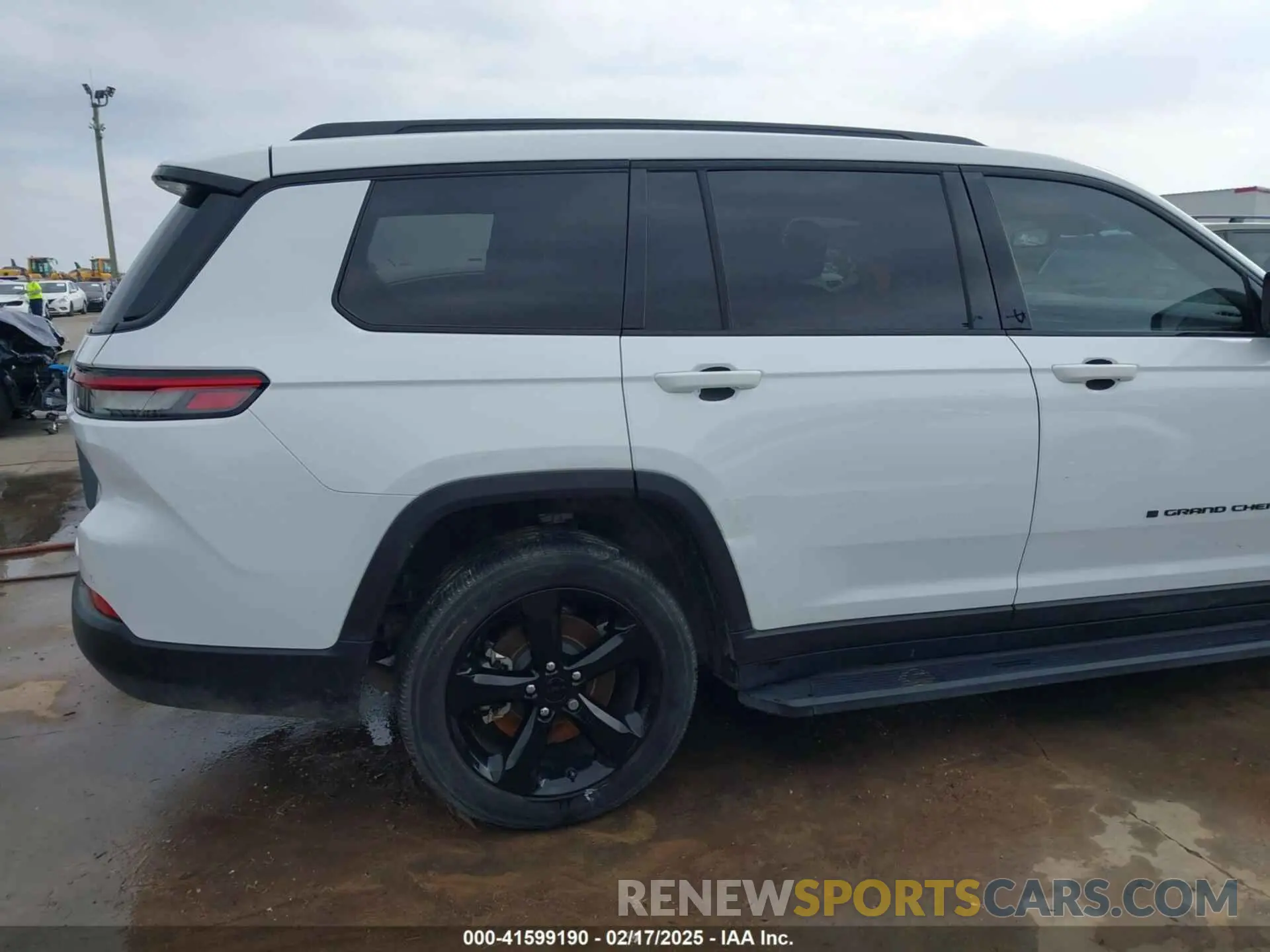 21 Photograph of a damaged car 1C4RJKAG1P8700942 JEEP GRAND CHEROKEE L 2023
