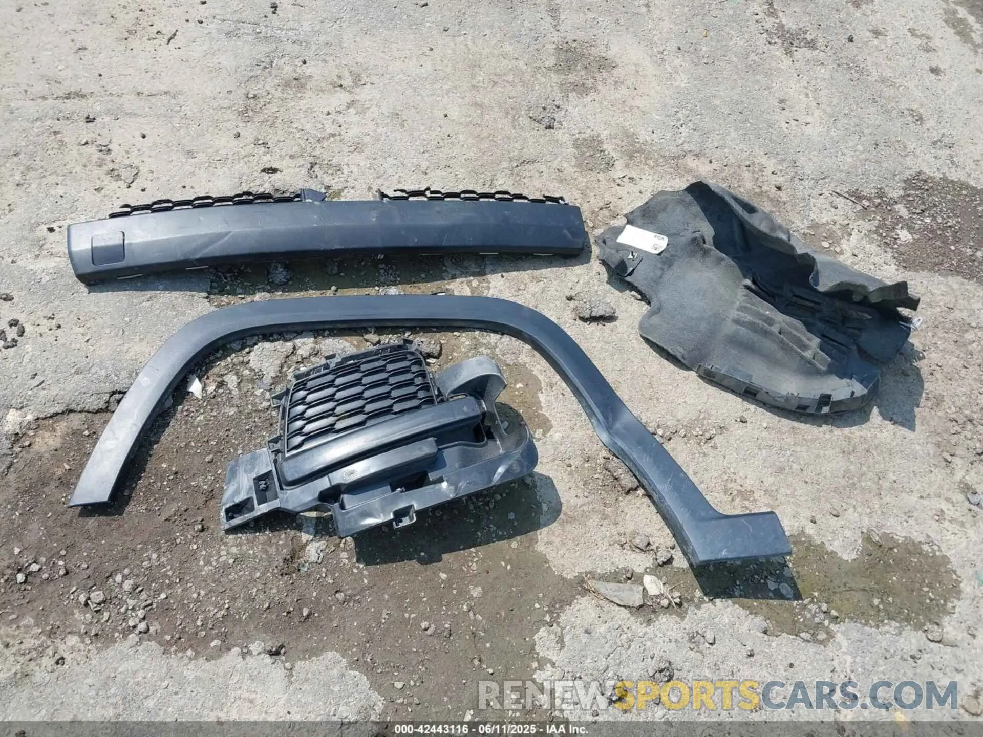 12 Photograph of a damaged car 1C4RJKAG1P8809062 JEEP GRAND CHEROKEE L 2023