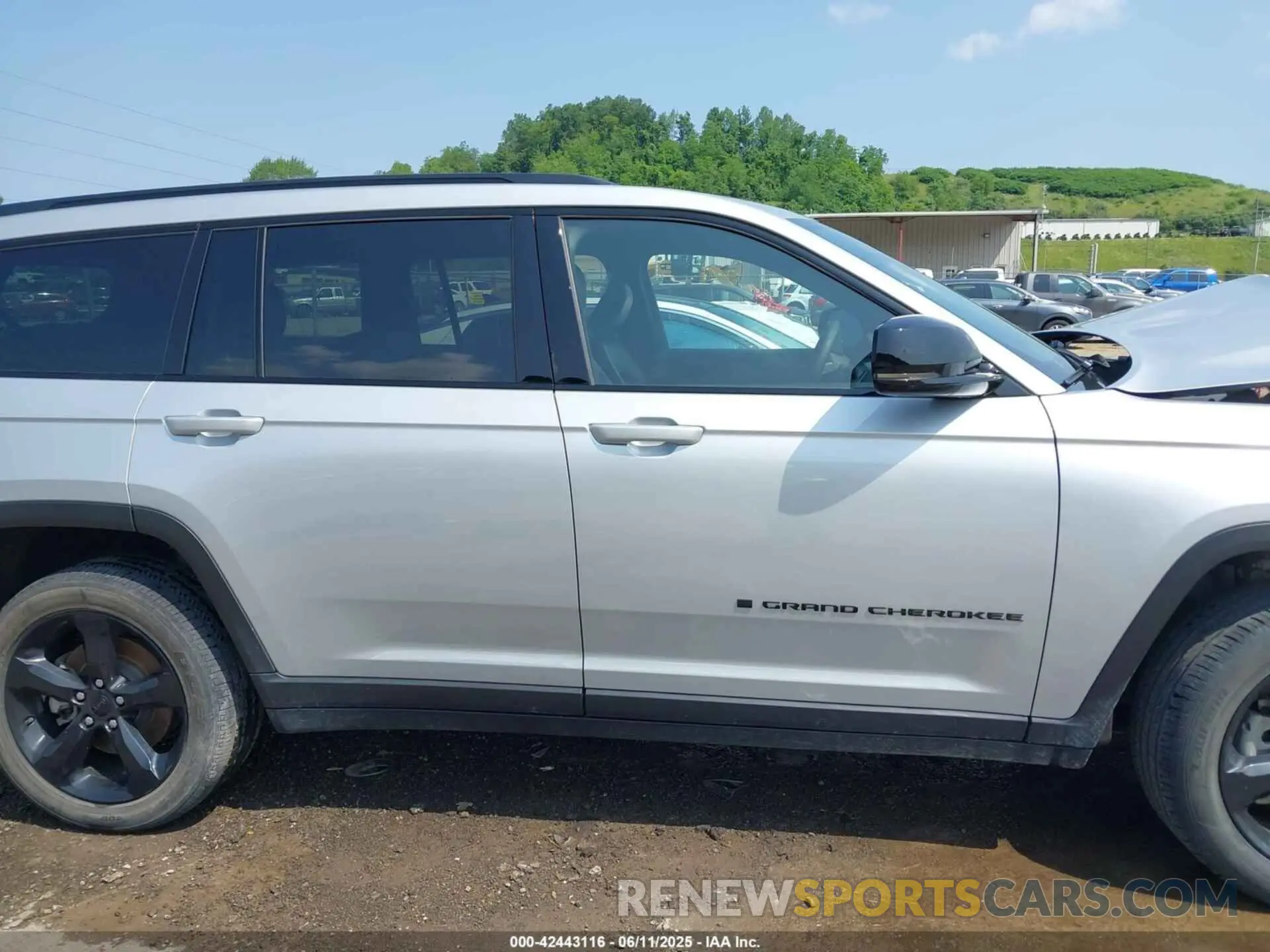 14 Photograph of a damaged car 1C4RJKAG1P8809062 JEEP GRAND CHEROKEE L 2023