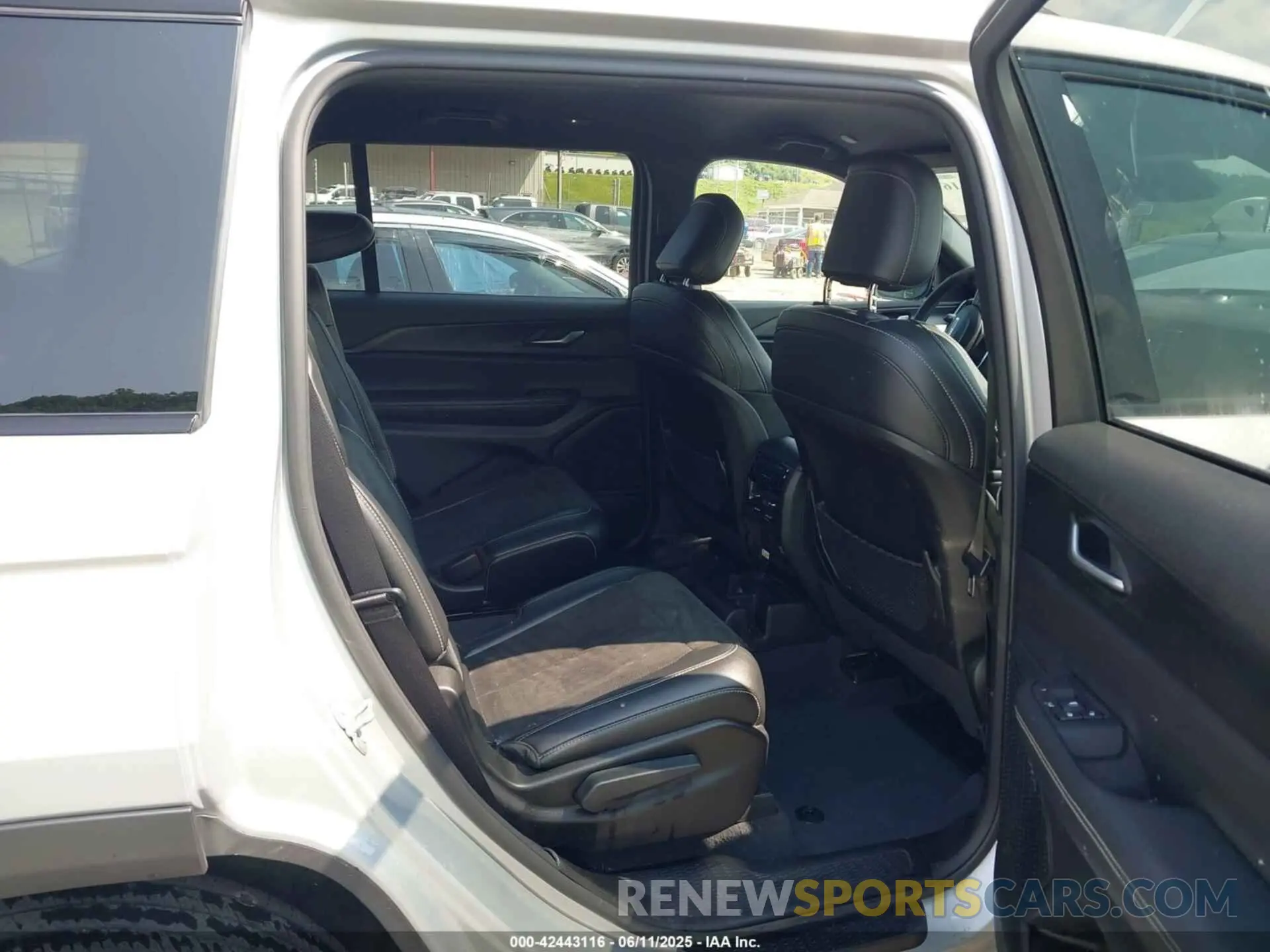 8 Photograph of a damaged car 1C4RJKAG1P8809062 JEEP GRAND CHEROKEE L 2023