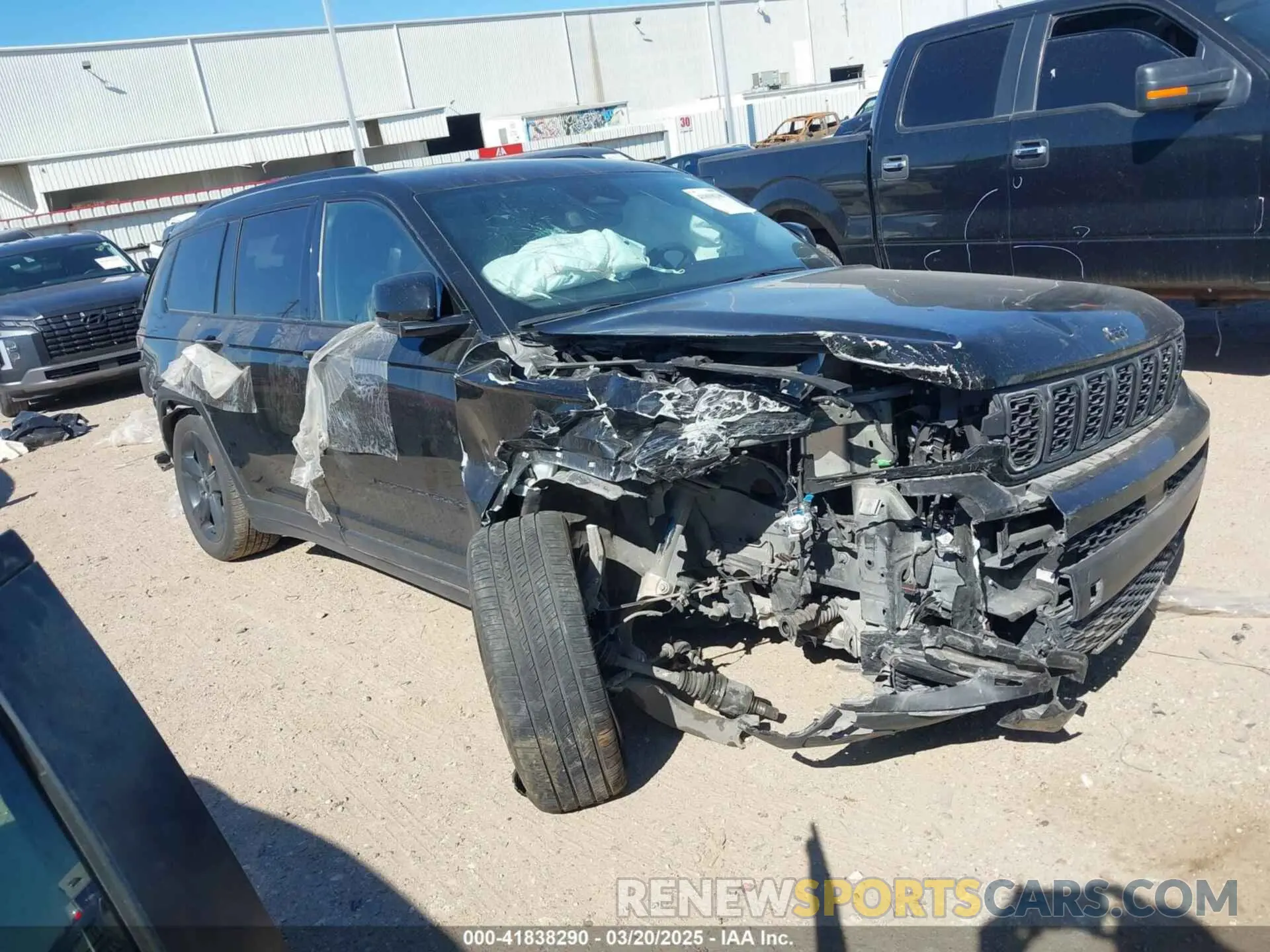 1 Фотография поврежденного автомобиля 1C4RJKAG2P8814979 JEEP GRAND CHEROKEE L 2023