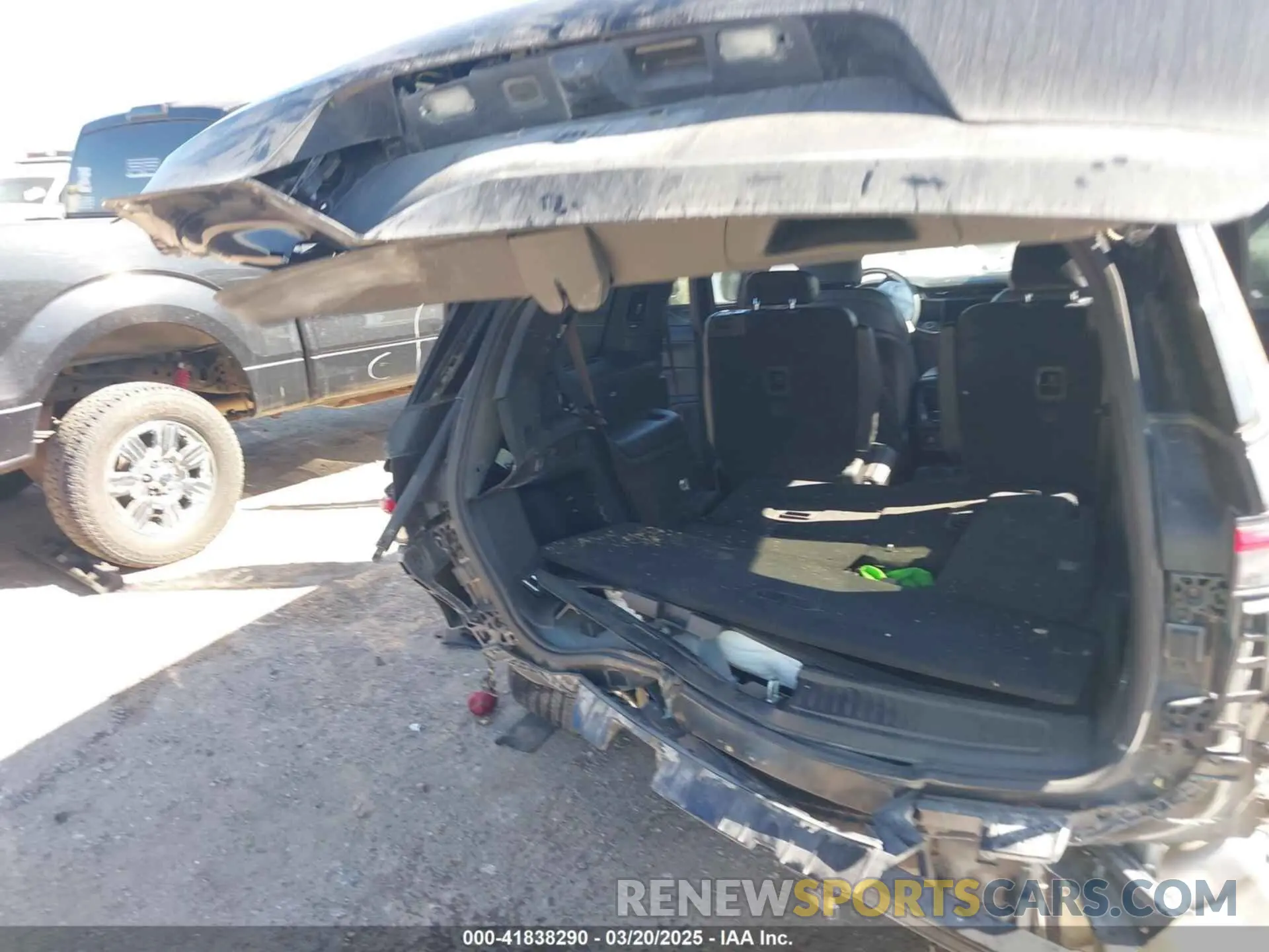 18 Фотография поврежденного автомобиля 1C4RJKAG2P8814979 JEEP GRAND CHEROKEE L 2023