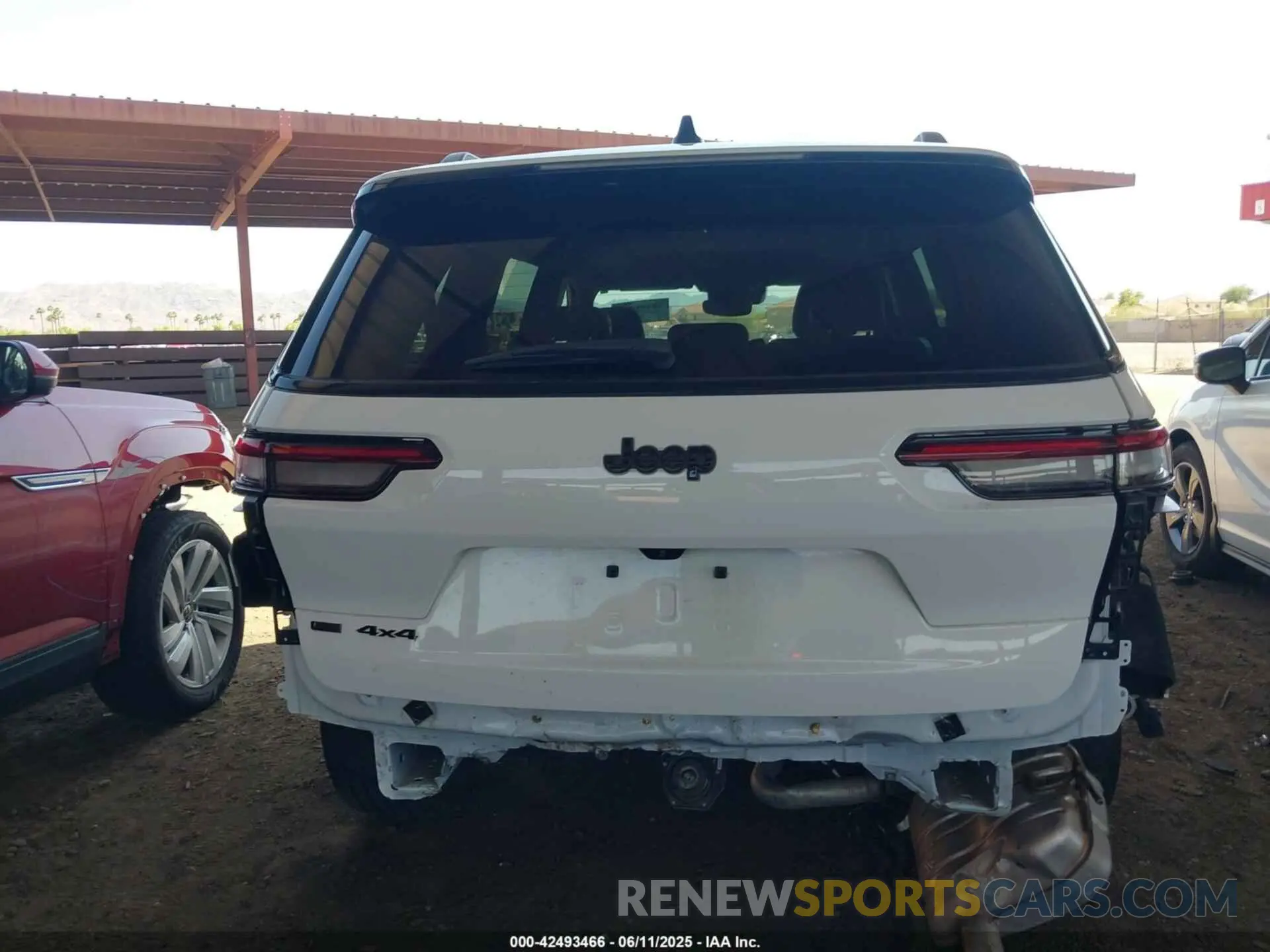 17 Photograph of a damaged car 1C4RJKAG3P8745266 JEEP GRAND CHEROKEE L 2023