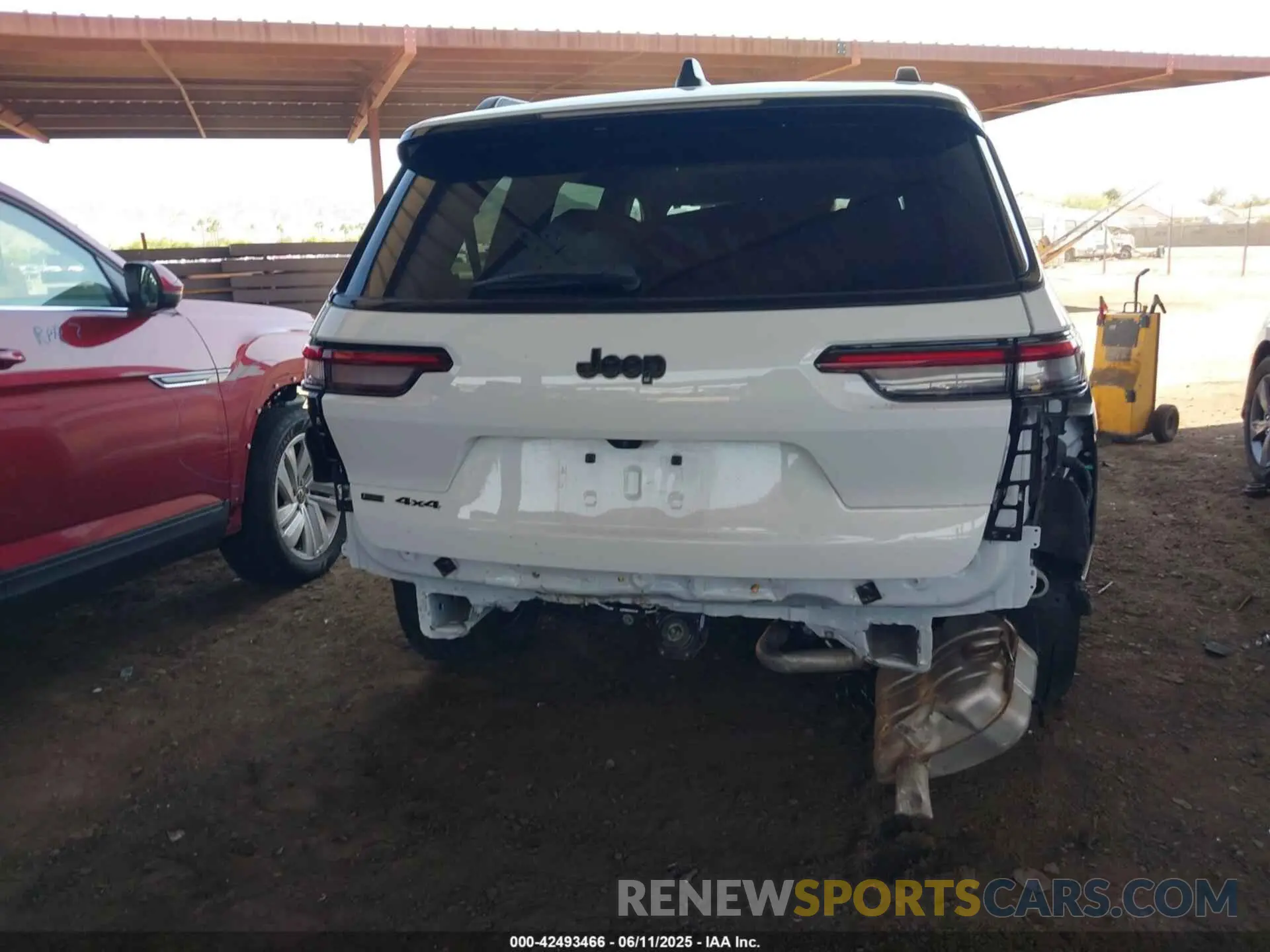 18 Photograph of a damaged car 1C4RJKAG3P8745266 JEEP GRAND CHEROKEE L 2023