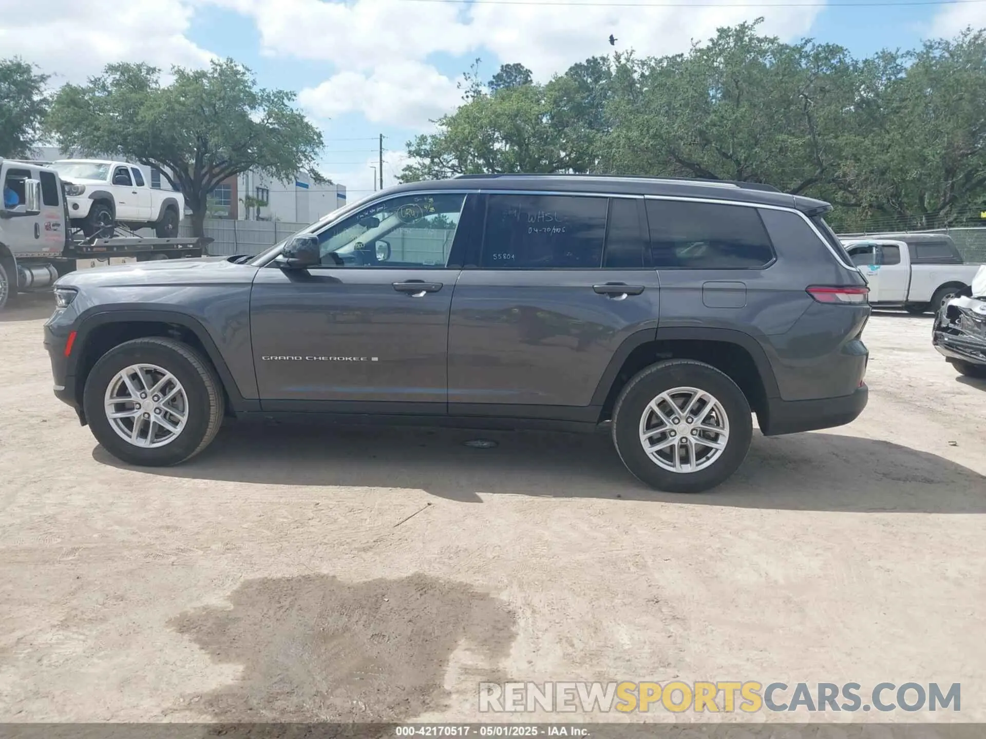 14 Photograph of a damaged car 1C4RJKAG4P8828625 JEEP GRAND CHEROKEE L 2023