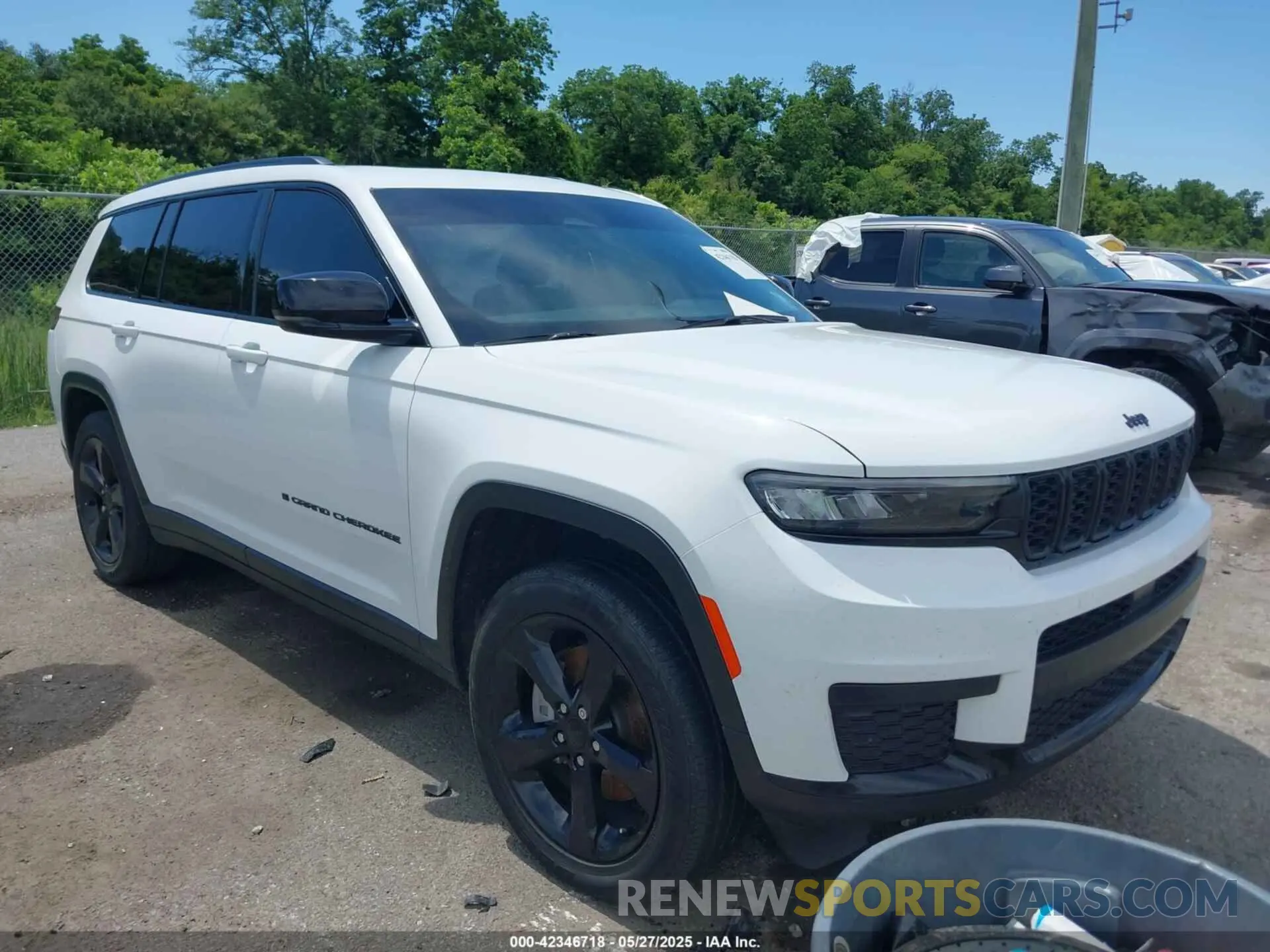 1 Photograph of a damaged car 1C4RJKAG4P8847885 JEEP GRAND CHEROKEE L 2023