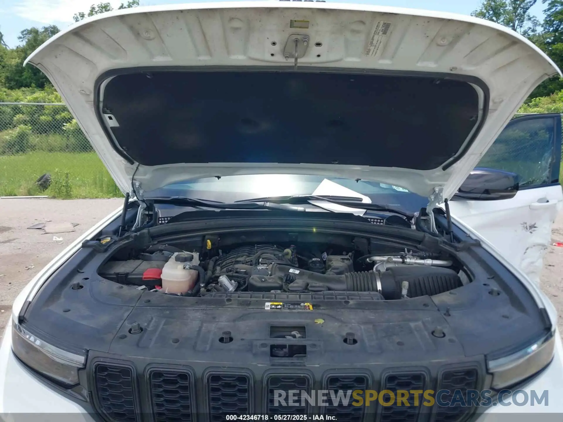 10 Photograph of a damaged car 1C4RJKAG4P8847885 JEEP GRAND CHEROKEE L 2023