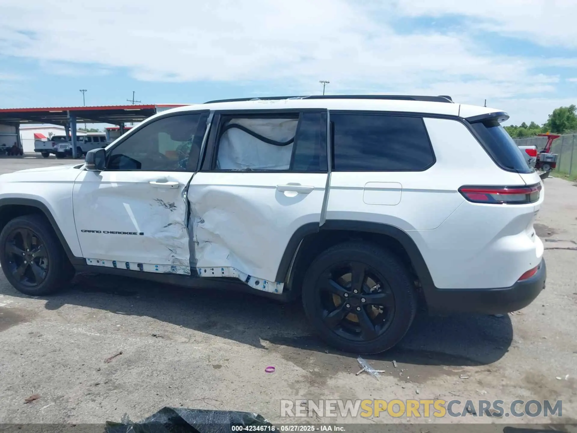 14 Photograph of a damaged car 1C4RJKAG4P8847885 JEEP GRAND CHEROKEE L 2023
