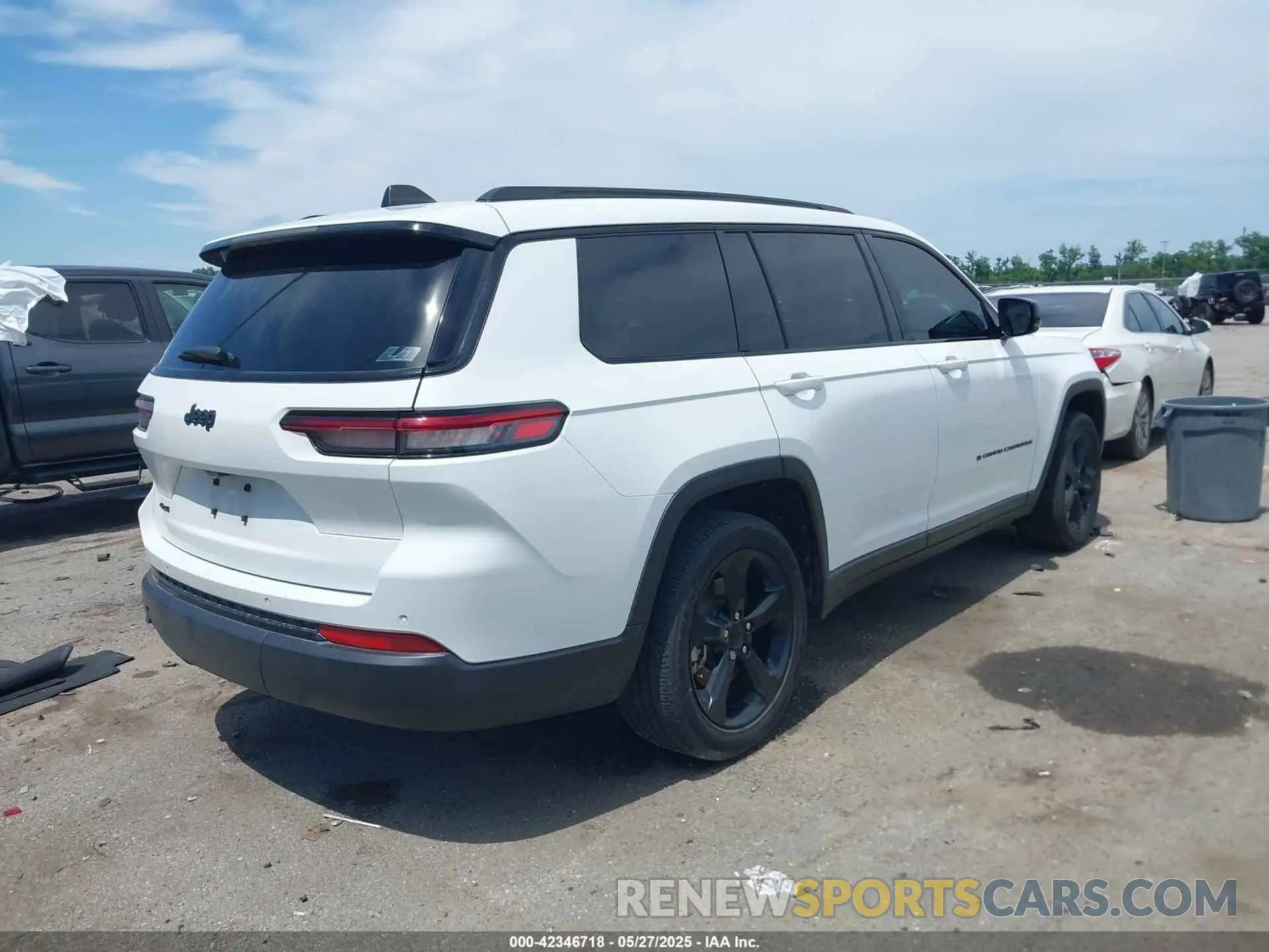 4 Photograph of a damaged car 1C4RJKAG4P8847885 JEEP GRAND CHEROKEE L 2023