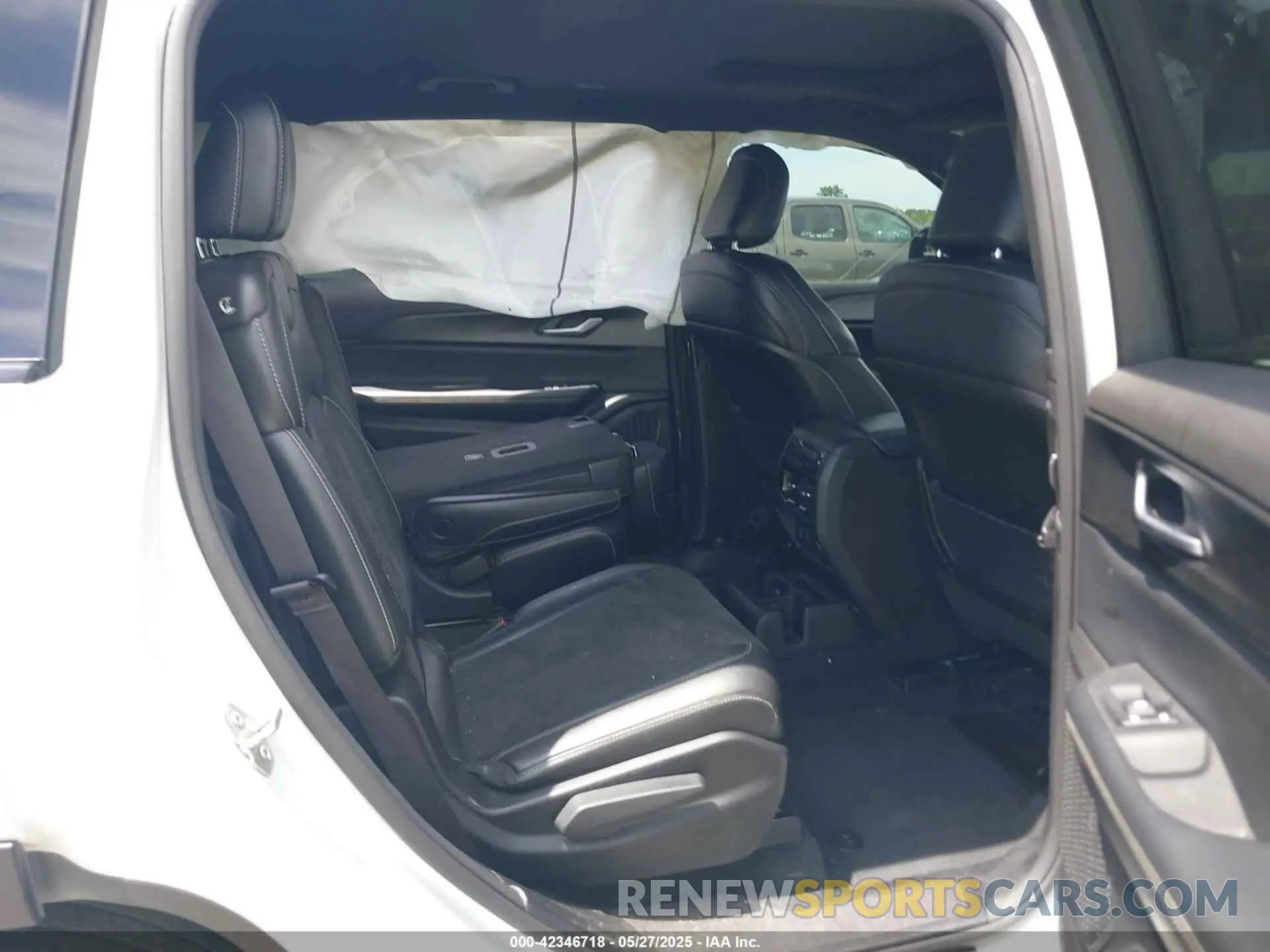8 Photograph of a damaged car 1C4RJKAG4P8847885 JEEP GRAND CHEROKEE L 2023