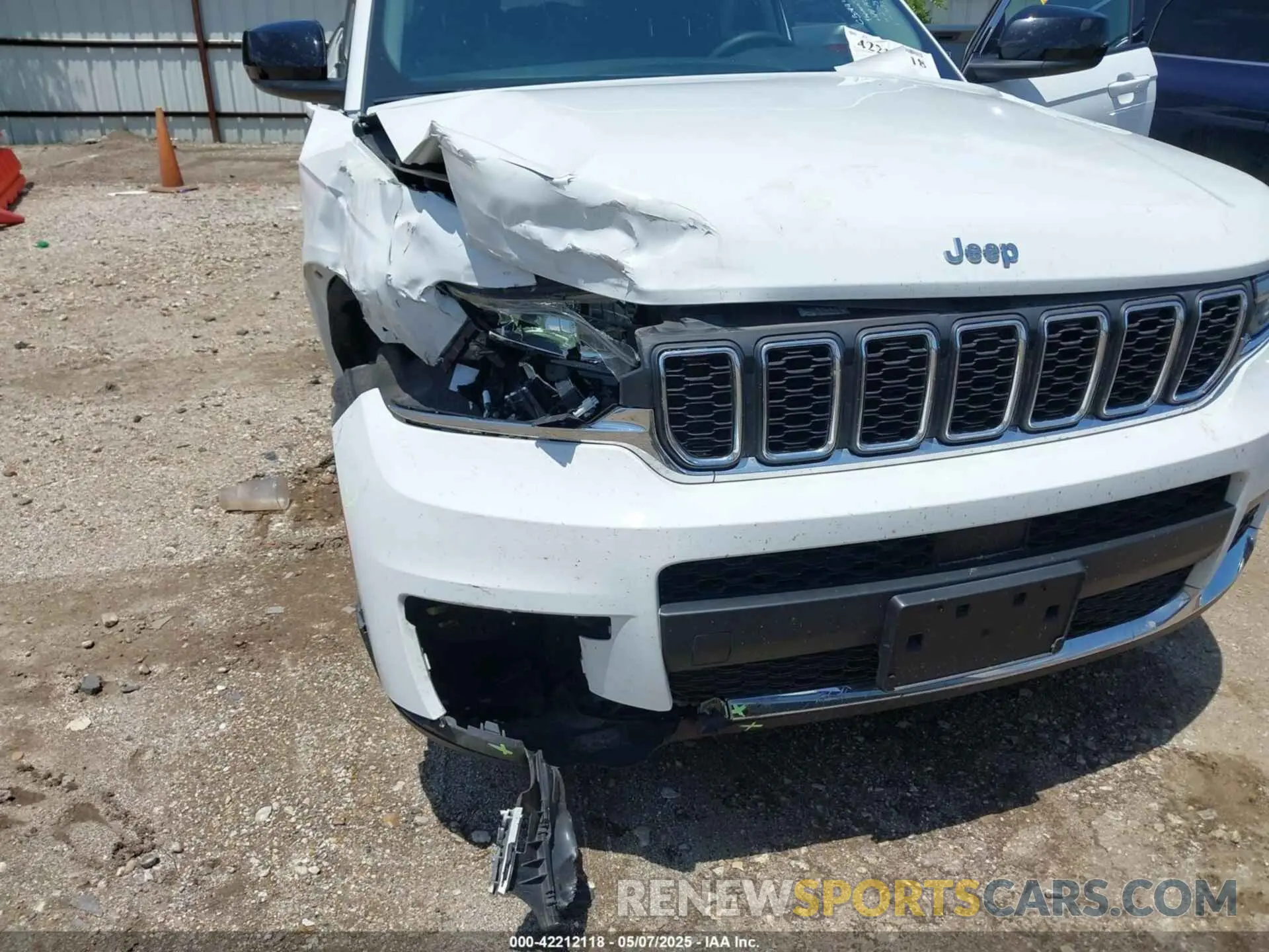 19 Photograph of a damaged car 1C4RJKAG4P8895077 JEEP GRAND CHEROKEE L 2023