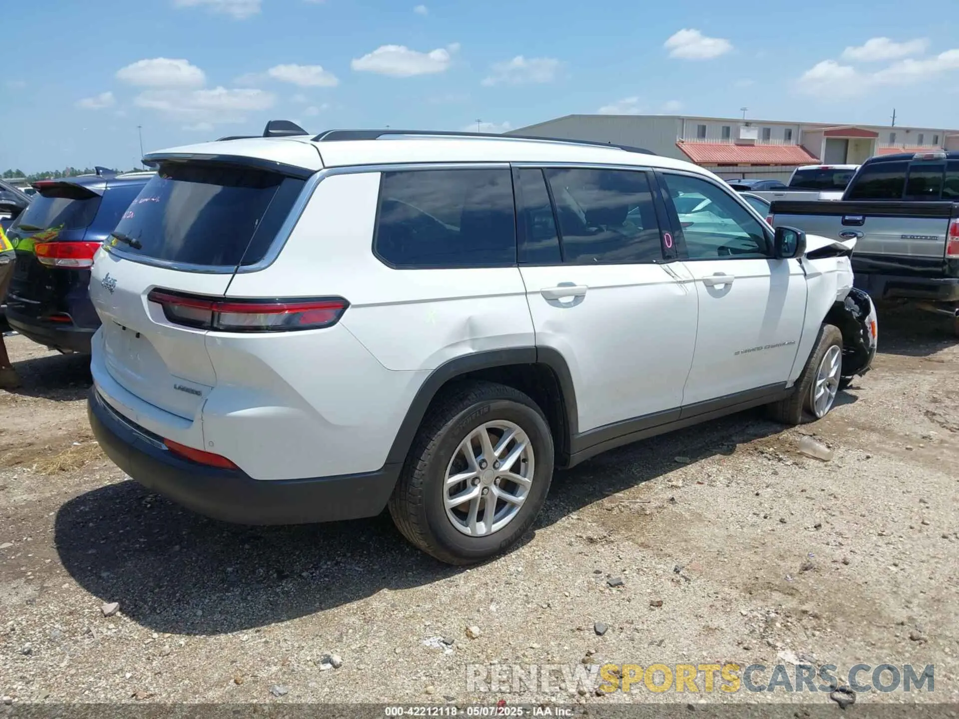 4 Photograph of a damaged car 1C4RJKAG4P8895077 JEEP GRAND CHEROKEE L 2023