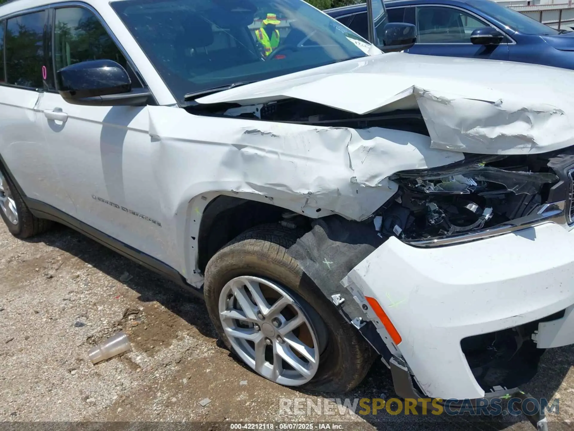6 Photograph of a damaged car 1C4RJKAG4P8895077 JEEP GRAND CHEROKEE L 2023