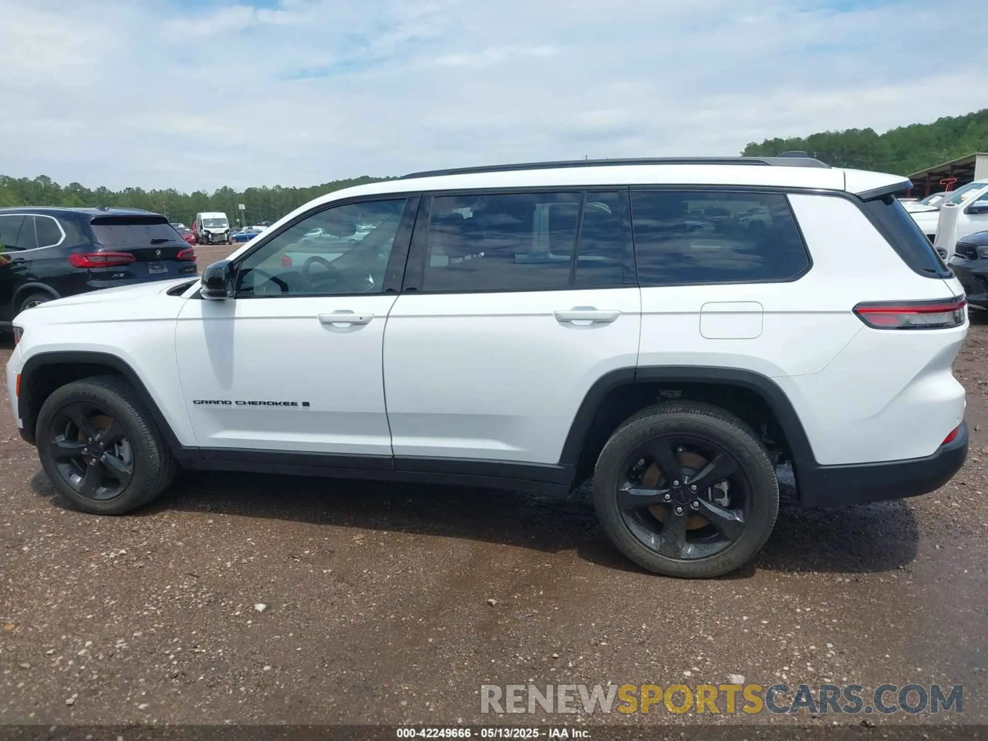 14 Photograph of a damaged car 1C4RJKAG5P8894522 JEEP GRAND CHEROKEE L 2023