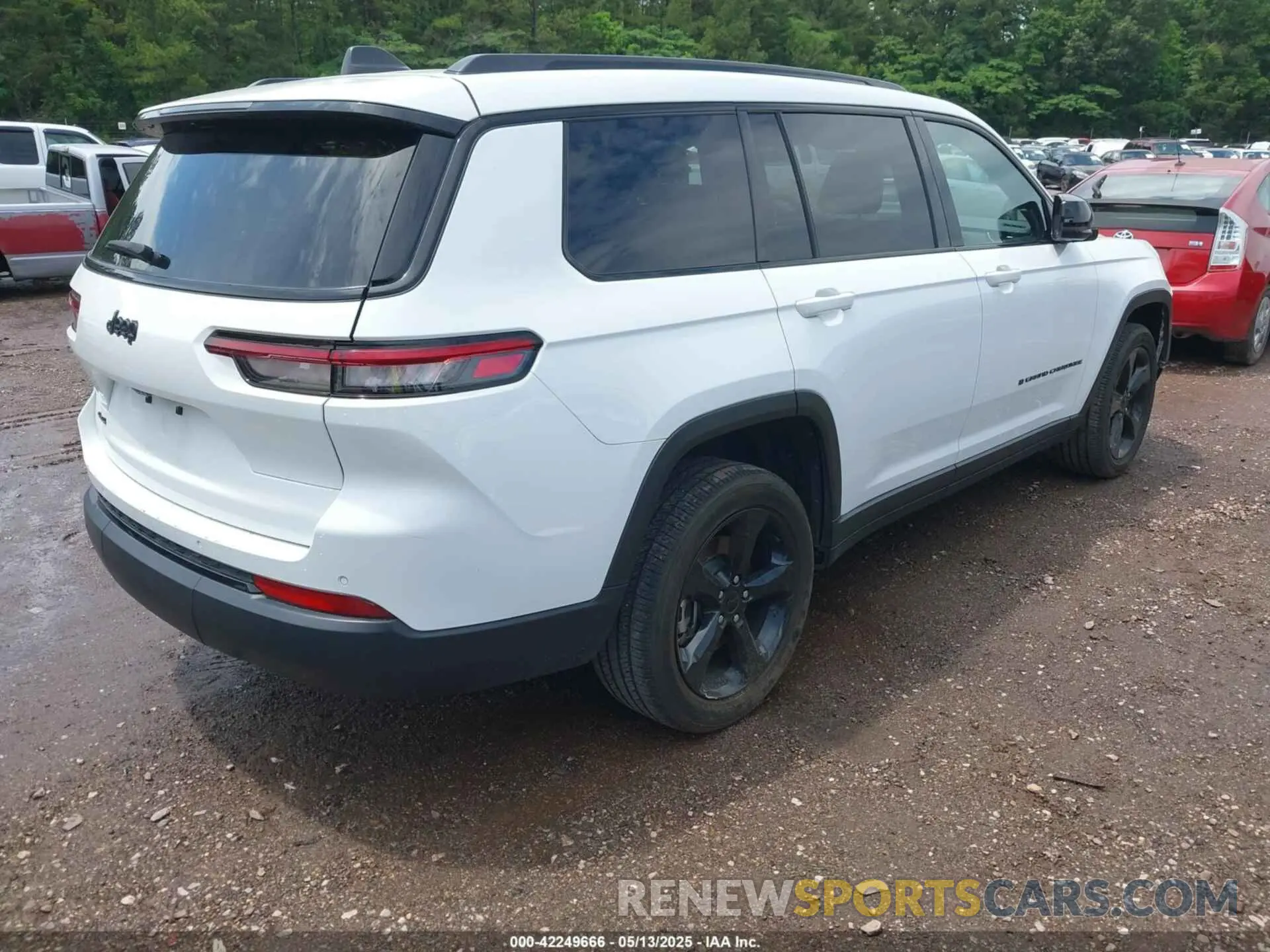 4 Photograph of a damaged car 1C4RJKAG5P8894522 JEEP GRAND CHEROKEE L 2023