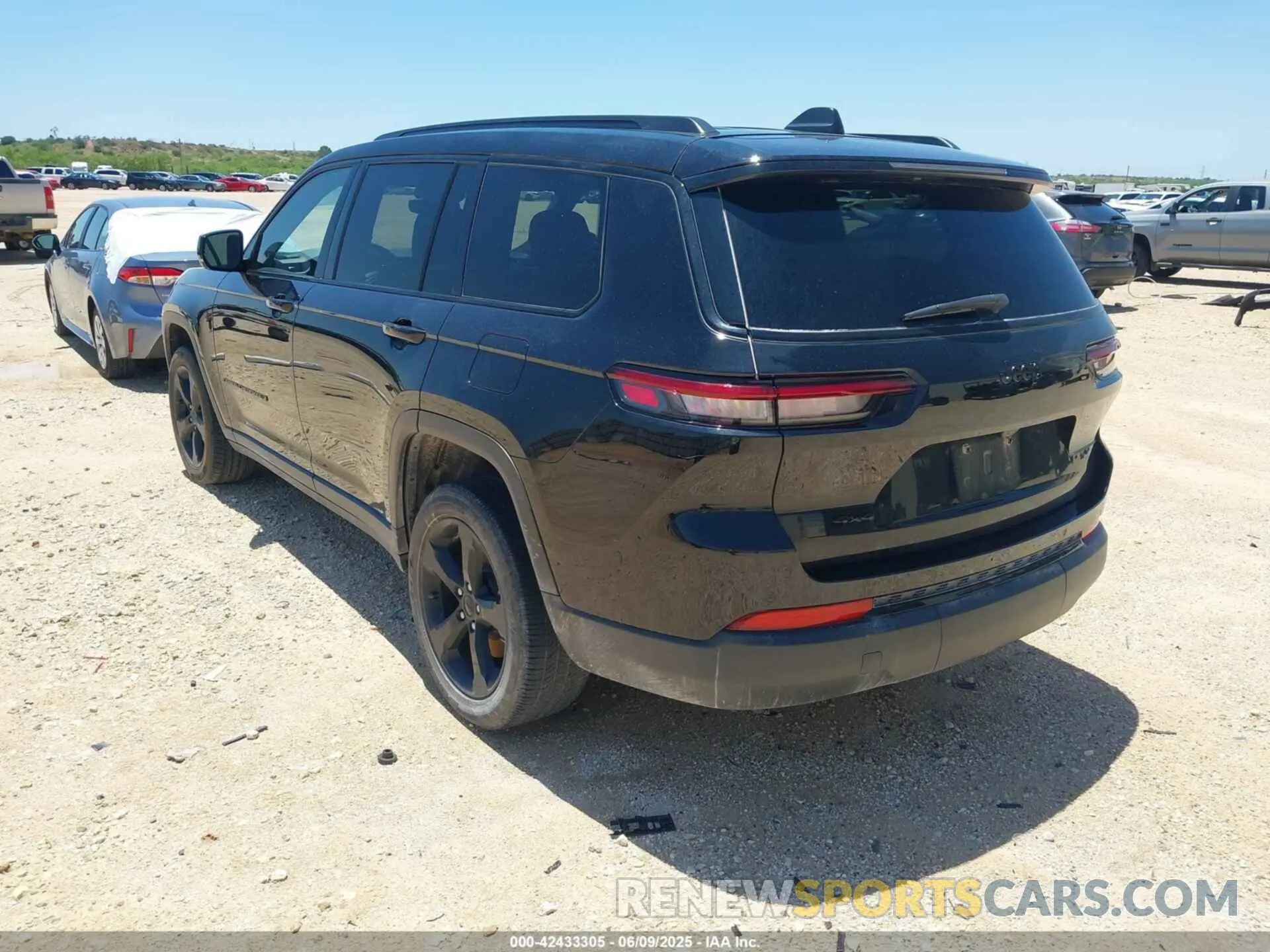 3 Photograph of a damaged car 1C4RJKAG6P8829453 JEEP GRAND CHEROKEE L 2023