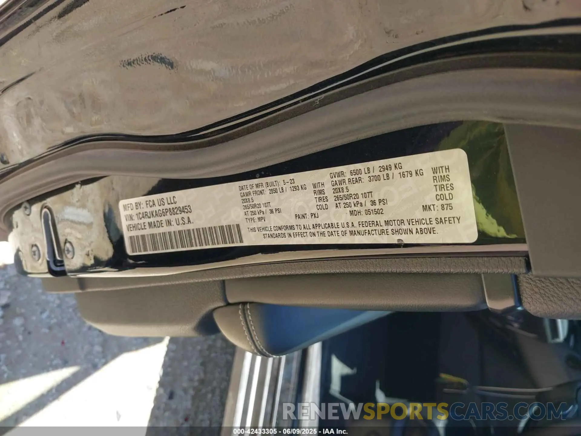 9 Photograph of a damaged car 1C4RJKAG6P8829453 JEEP GRAND CHEROKEE L 2023